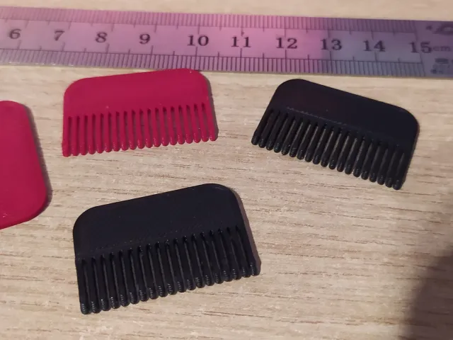 Mini beard / eyebrow / mustache comb