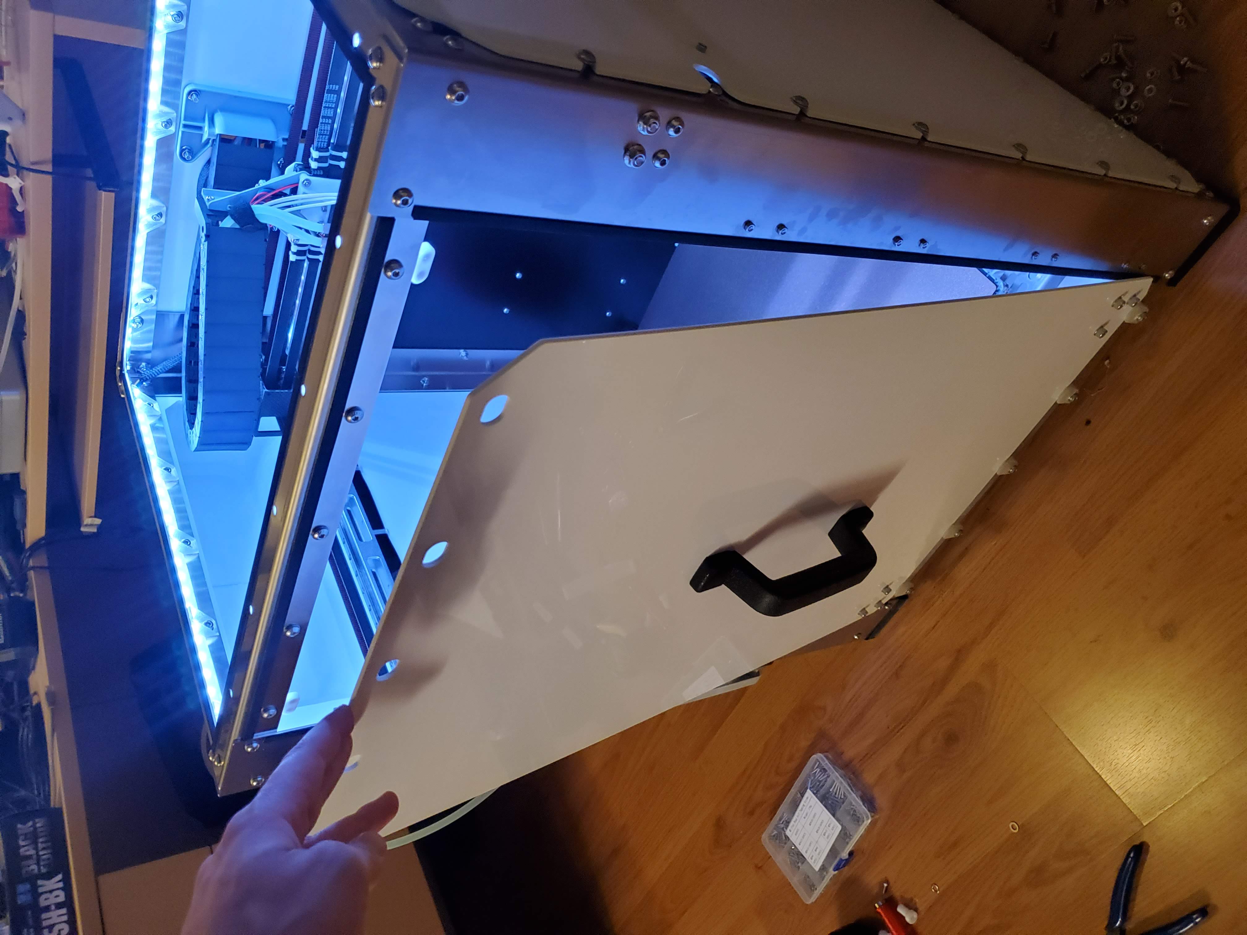 SecKit SKTank Enclosure with and without cable chain by 10htts Download free STL model