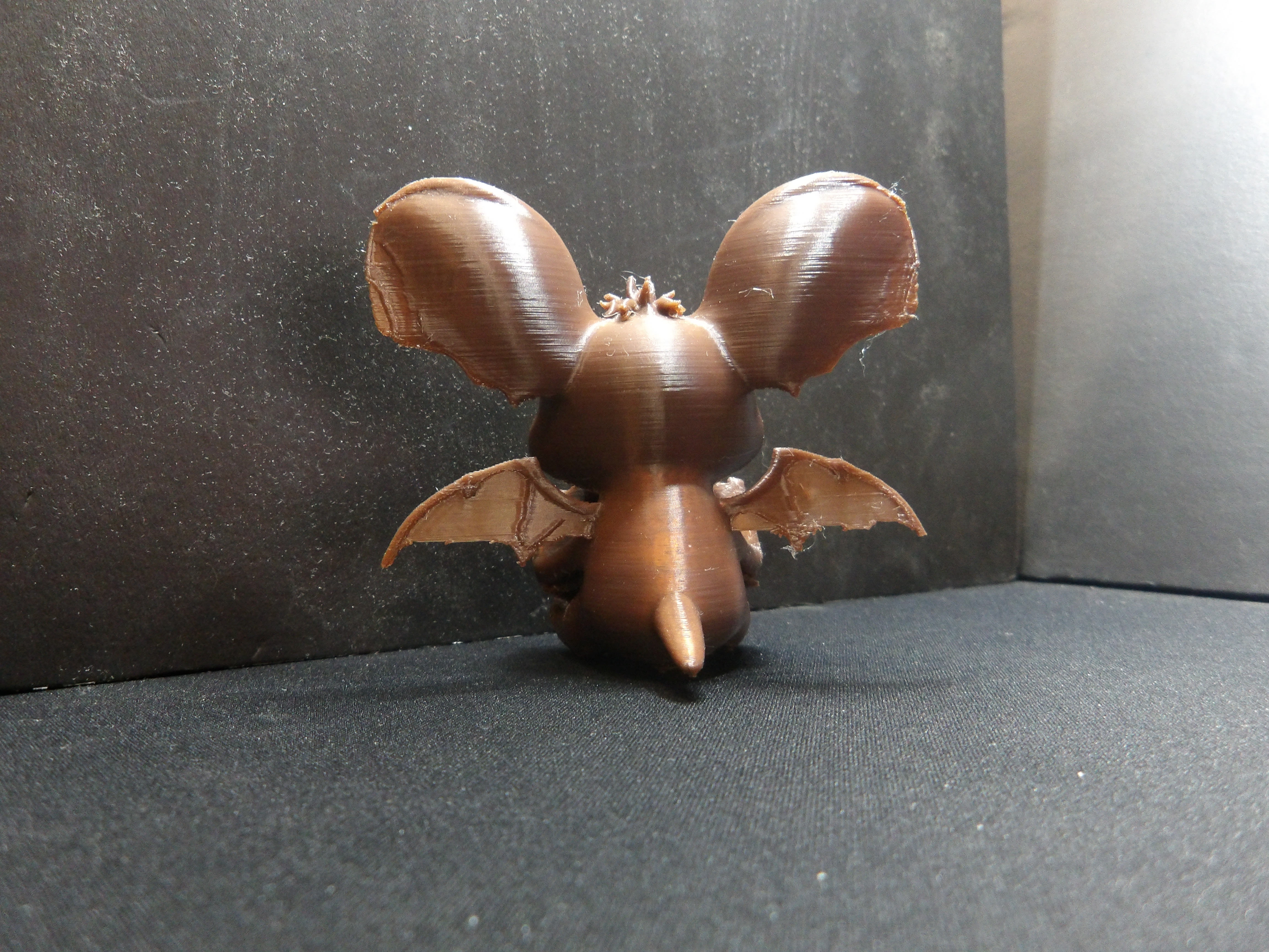 Miniatura 6 do modelo 3D Bat reading a book.