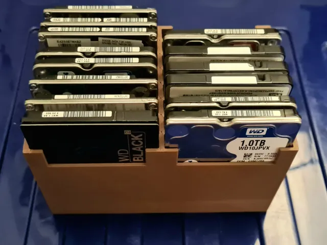 16 HDD slim 2,5"  Box