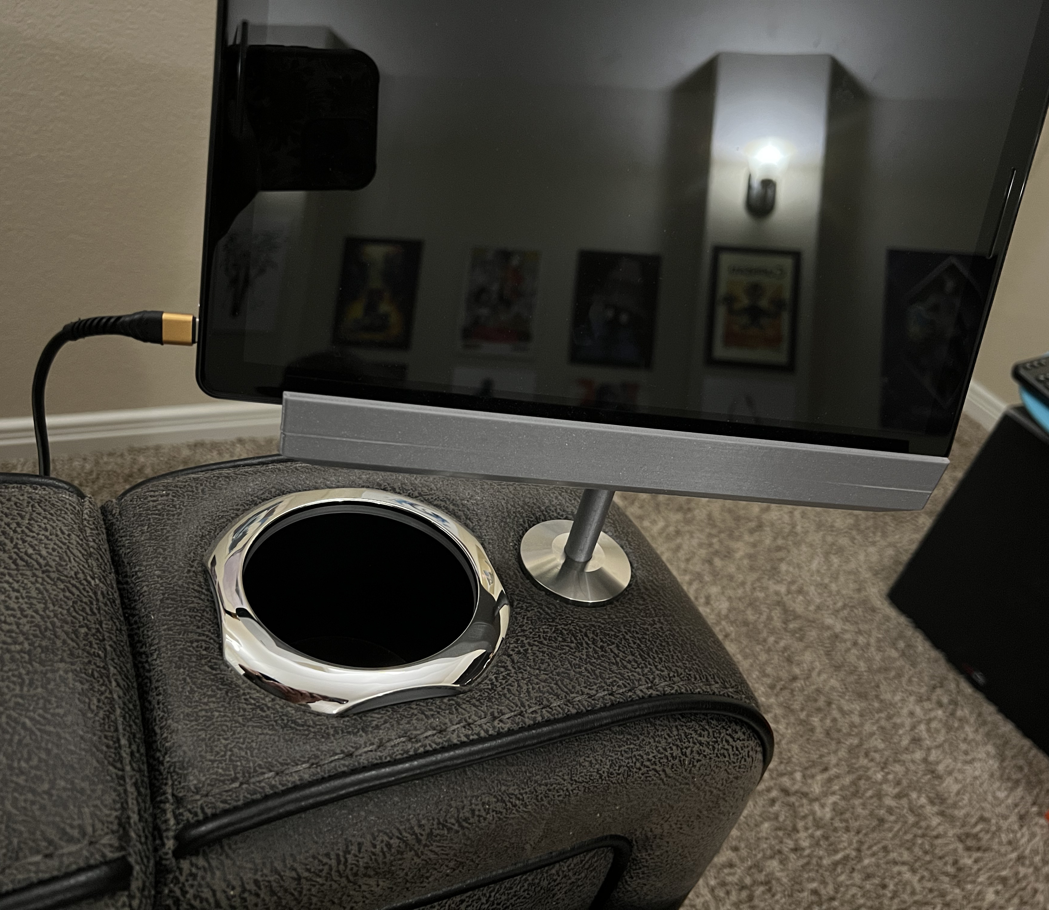 Recliner Tablet Mount by Isaac Download free STL model