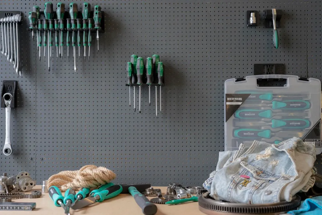 Wall mounted screwdriver shop set