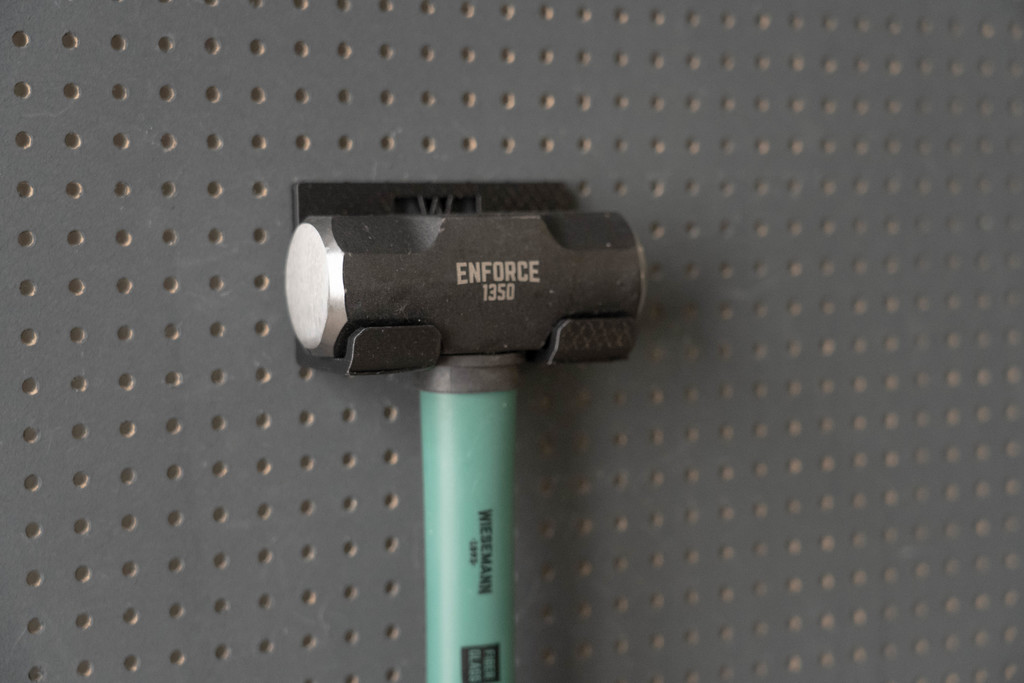 Mini Sledgehammer Wall Mount (1350g) 032 I ENFORCE I for screws or peg