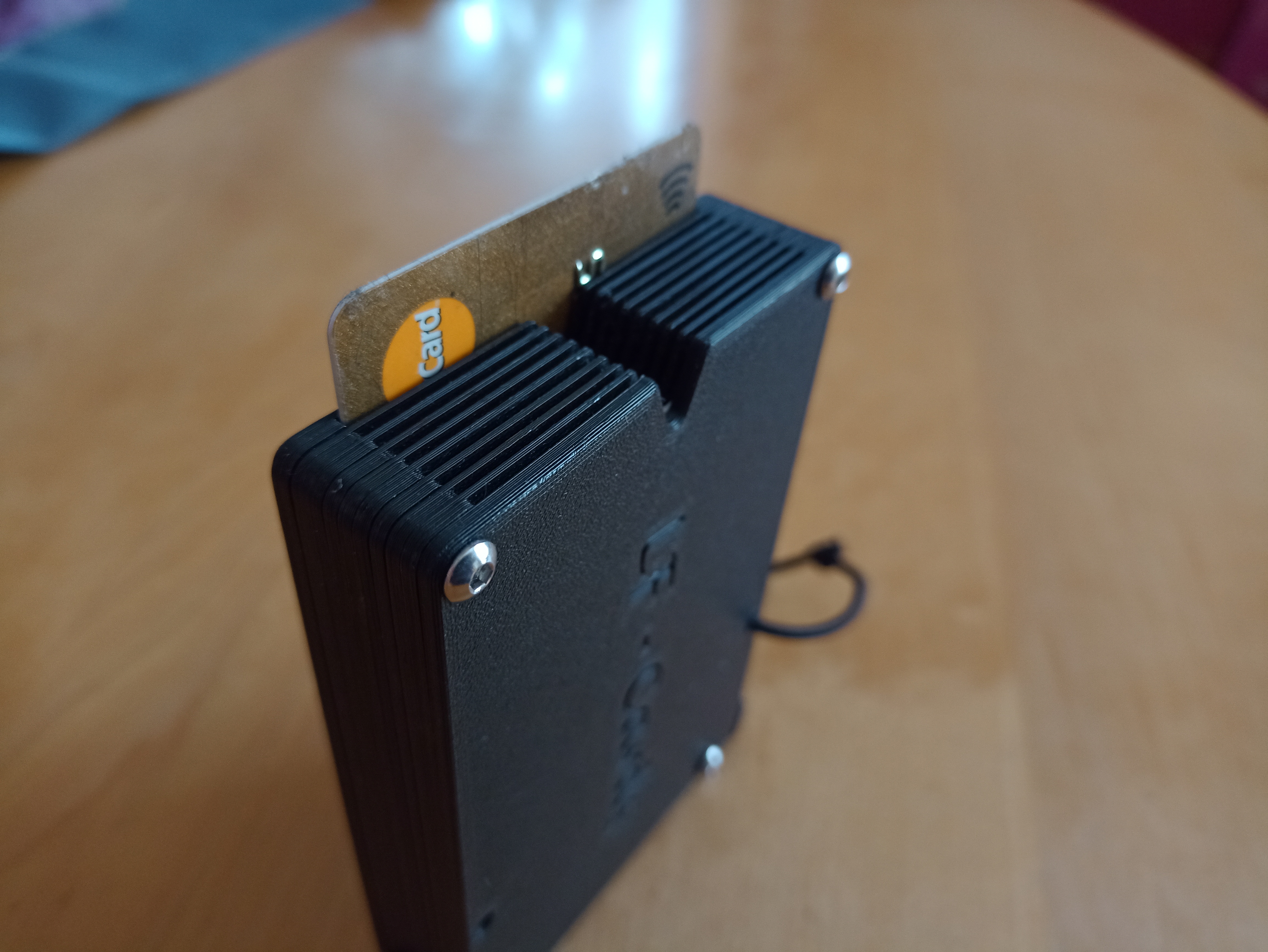 Card Wallet customizable with single actuation