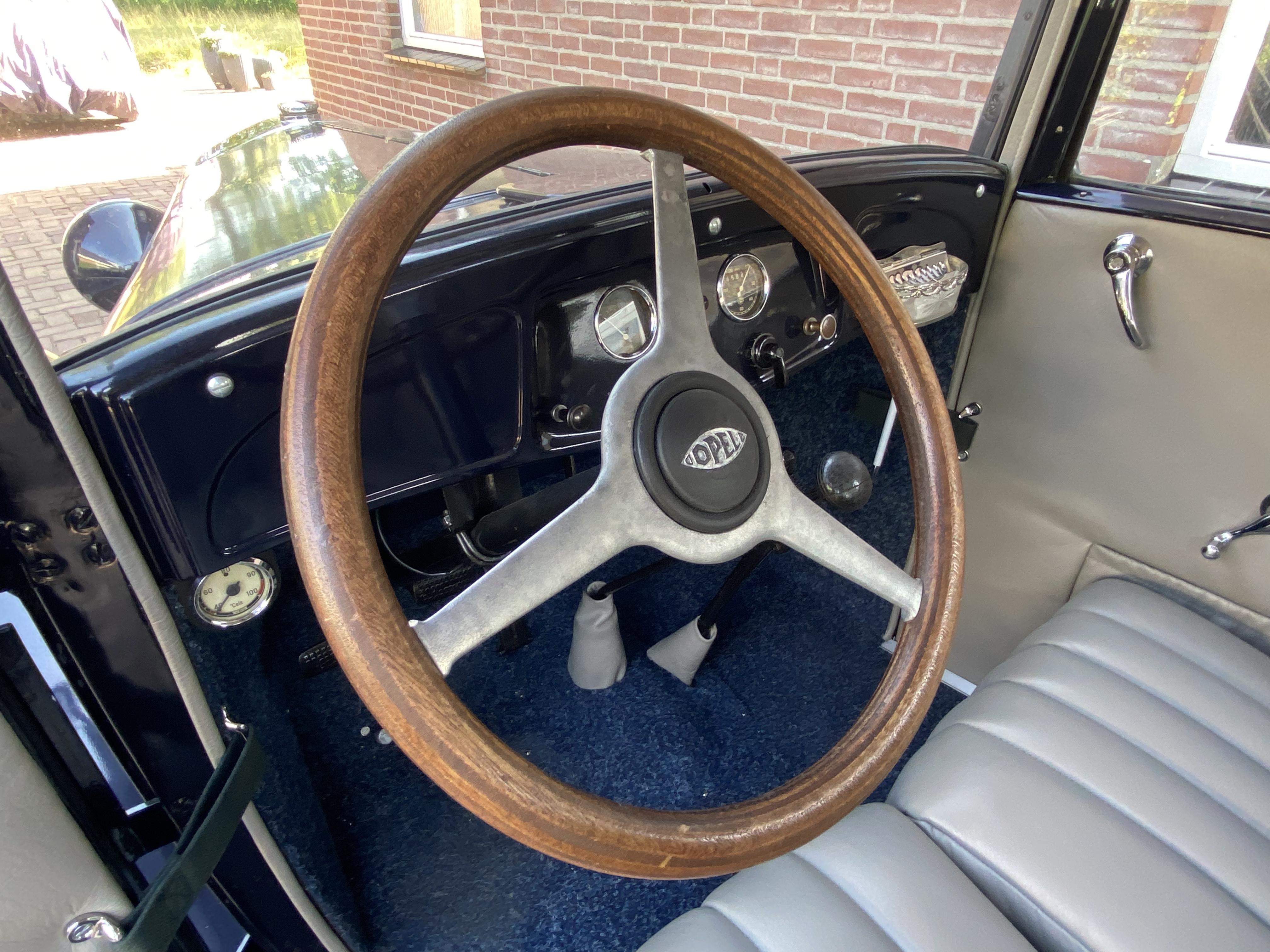 Opel 1200 - 1931 - Steering Wheel Horn Button