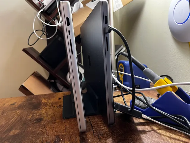 Dual M1 MacBook Pros (16") Stand