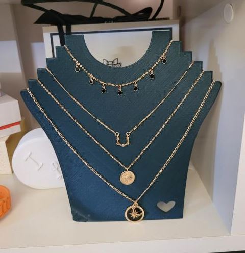 Necklace display