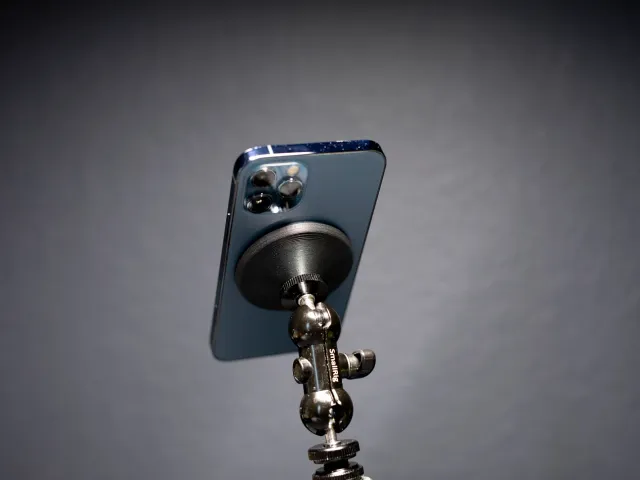 MagSafe iPhone Mount