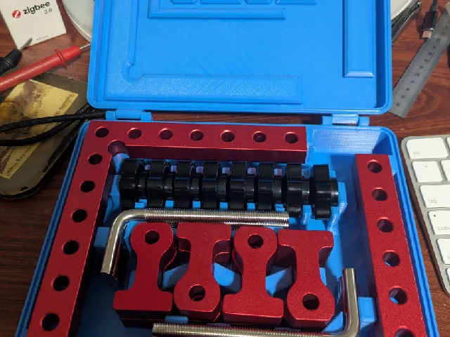 Right-angle clamp case with handle