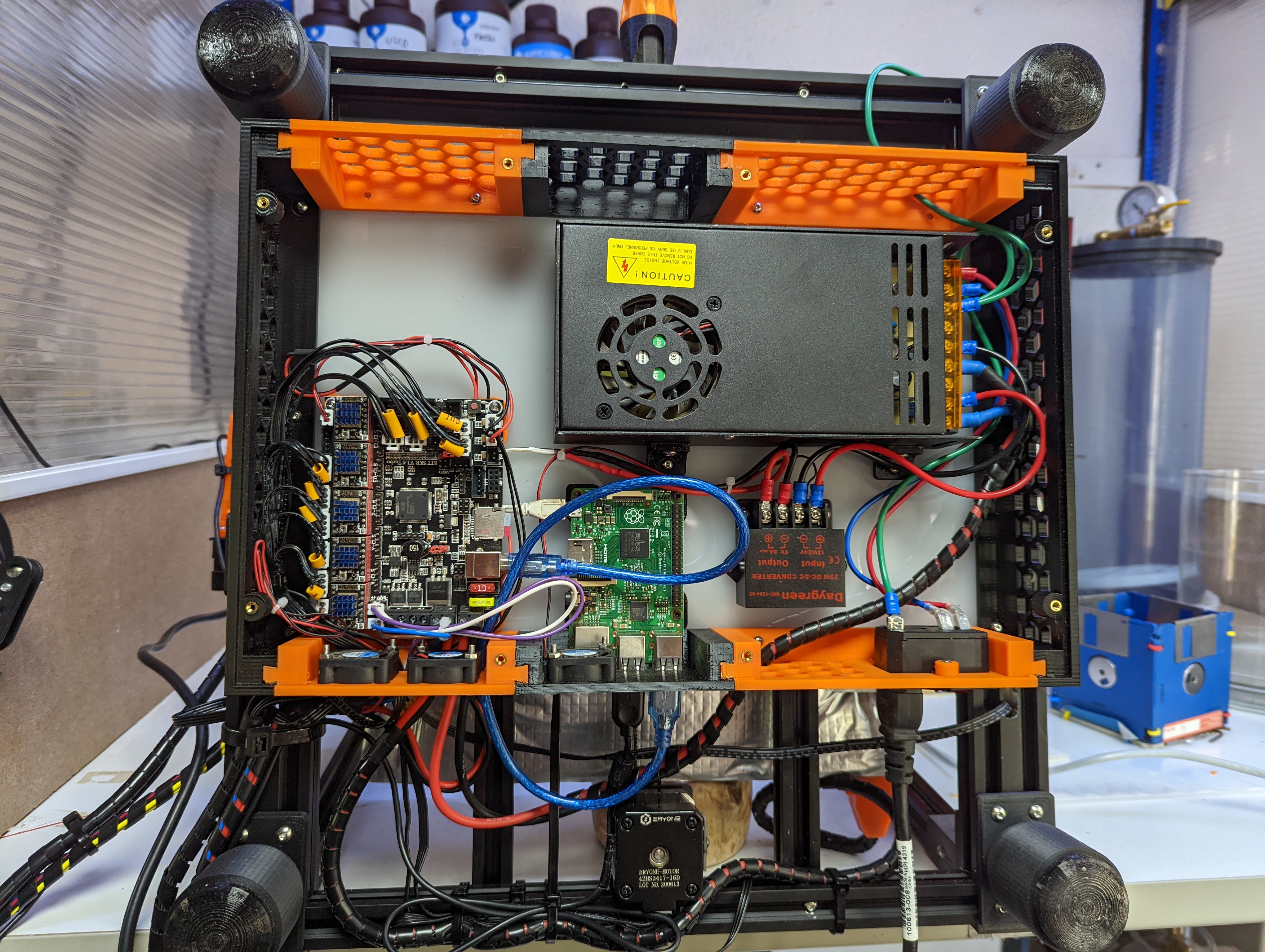 Miniatura 4 do modelo 3D Enclosed Electronics Case for Printers