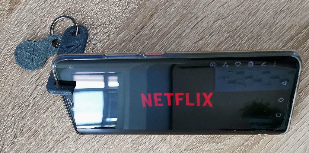 MobiPhoneStand - MobiFlip Phone Stand Keychain