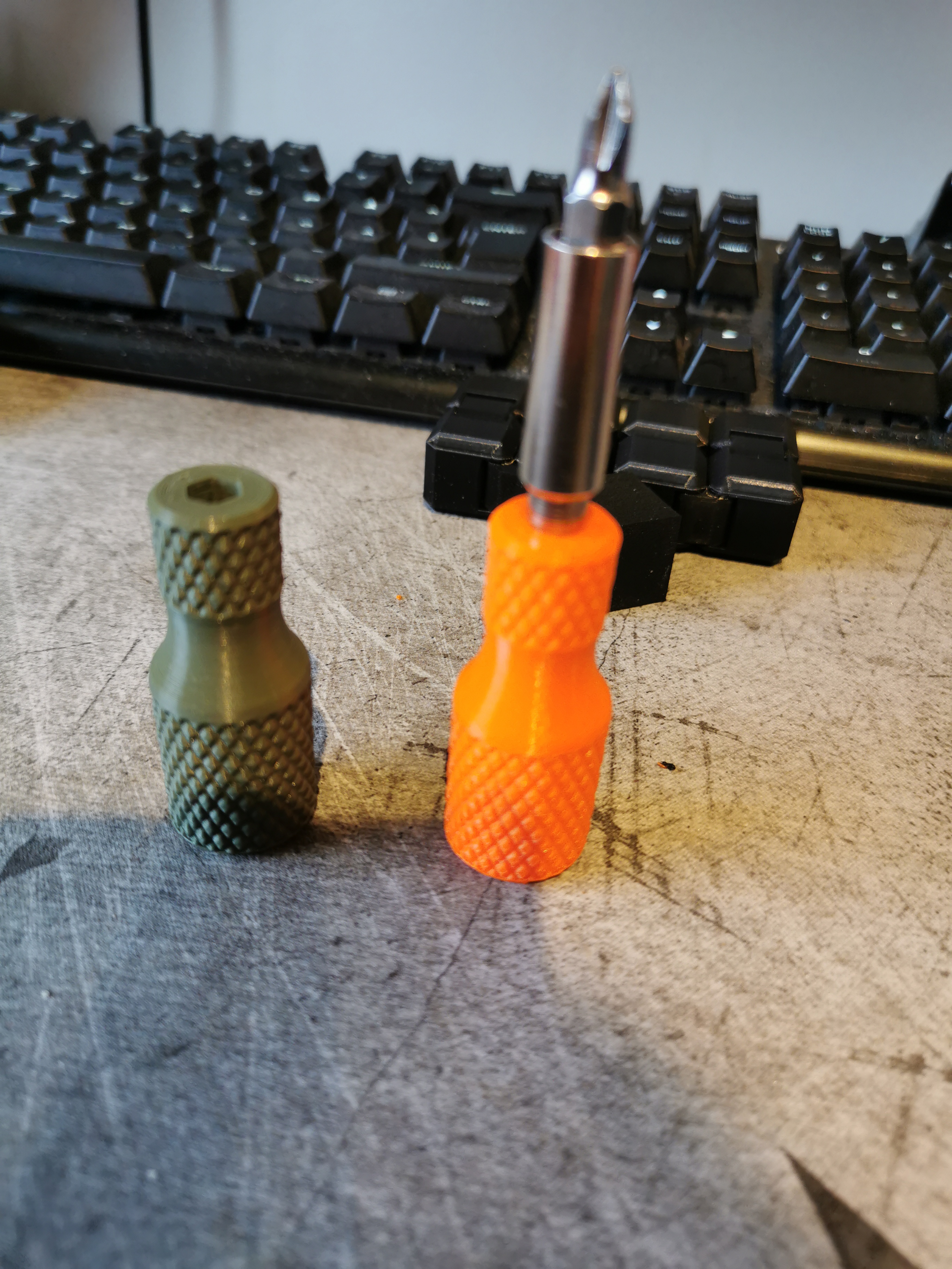 Miniatura 3 do modelo 3D Knurled Screwdriver handle