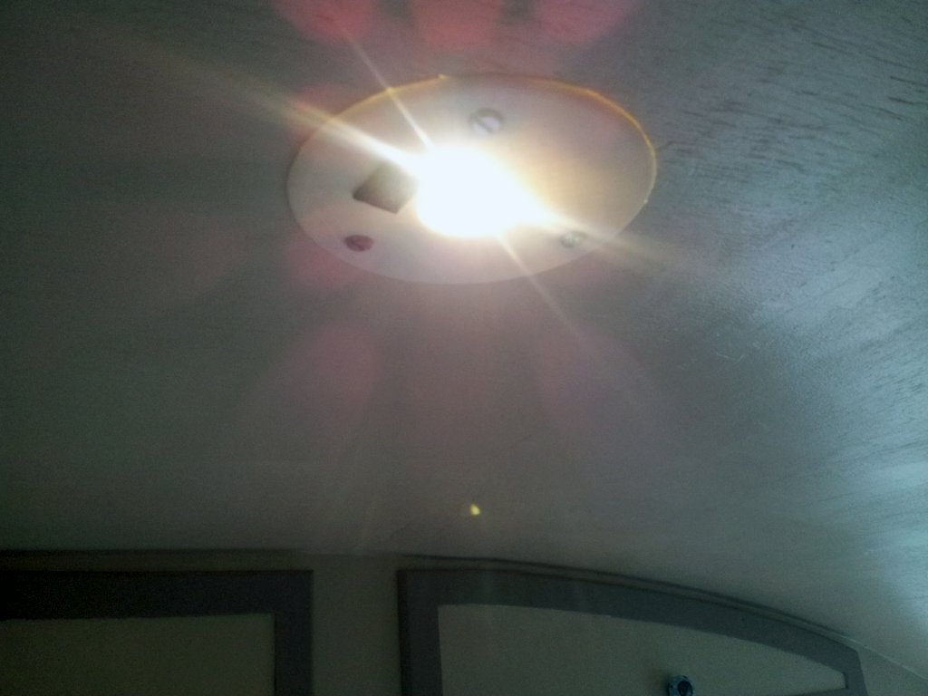 Small flat automotive interior light — thumbnail 3
