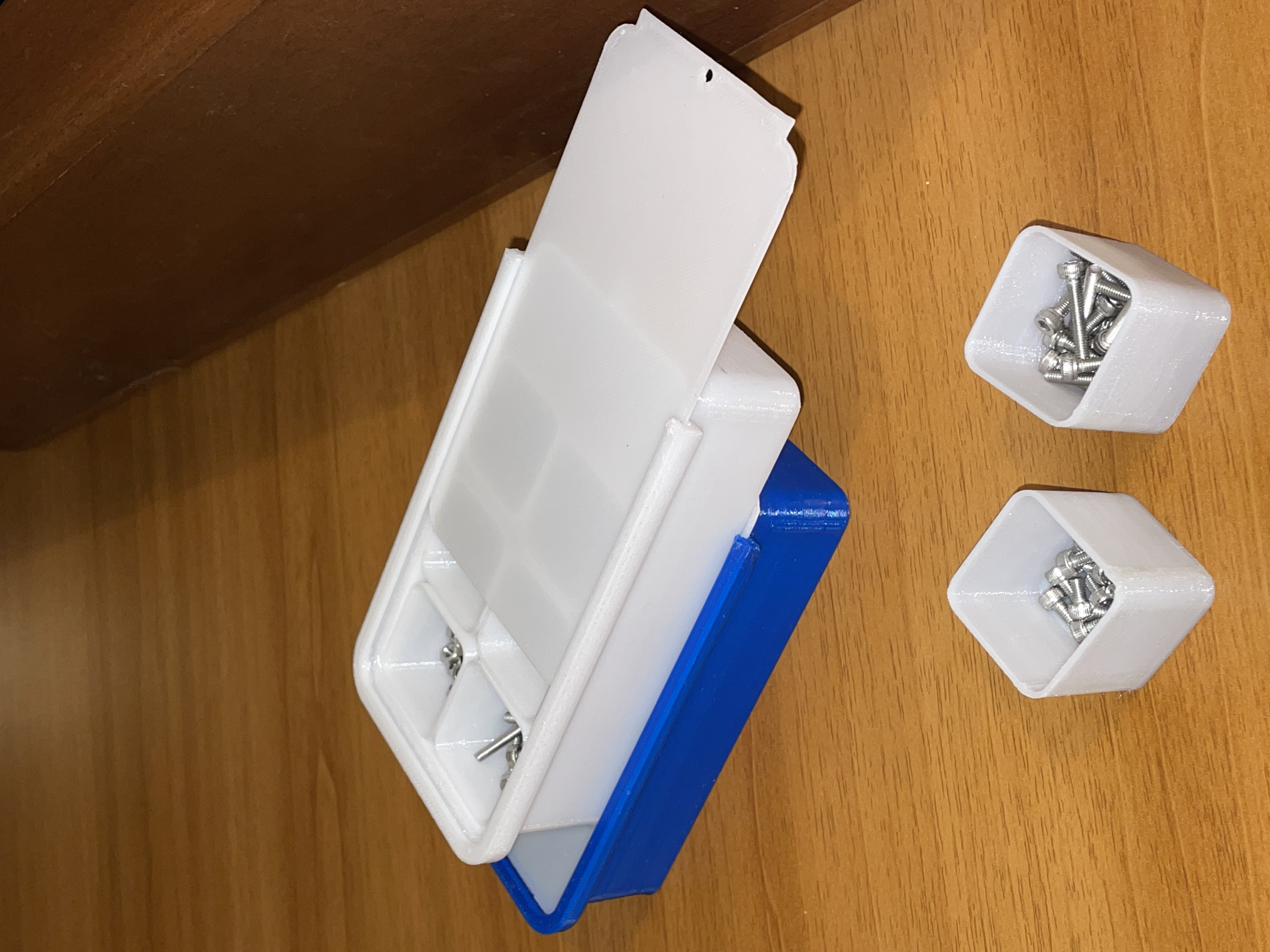 Screws container