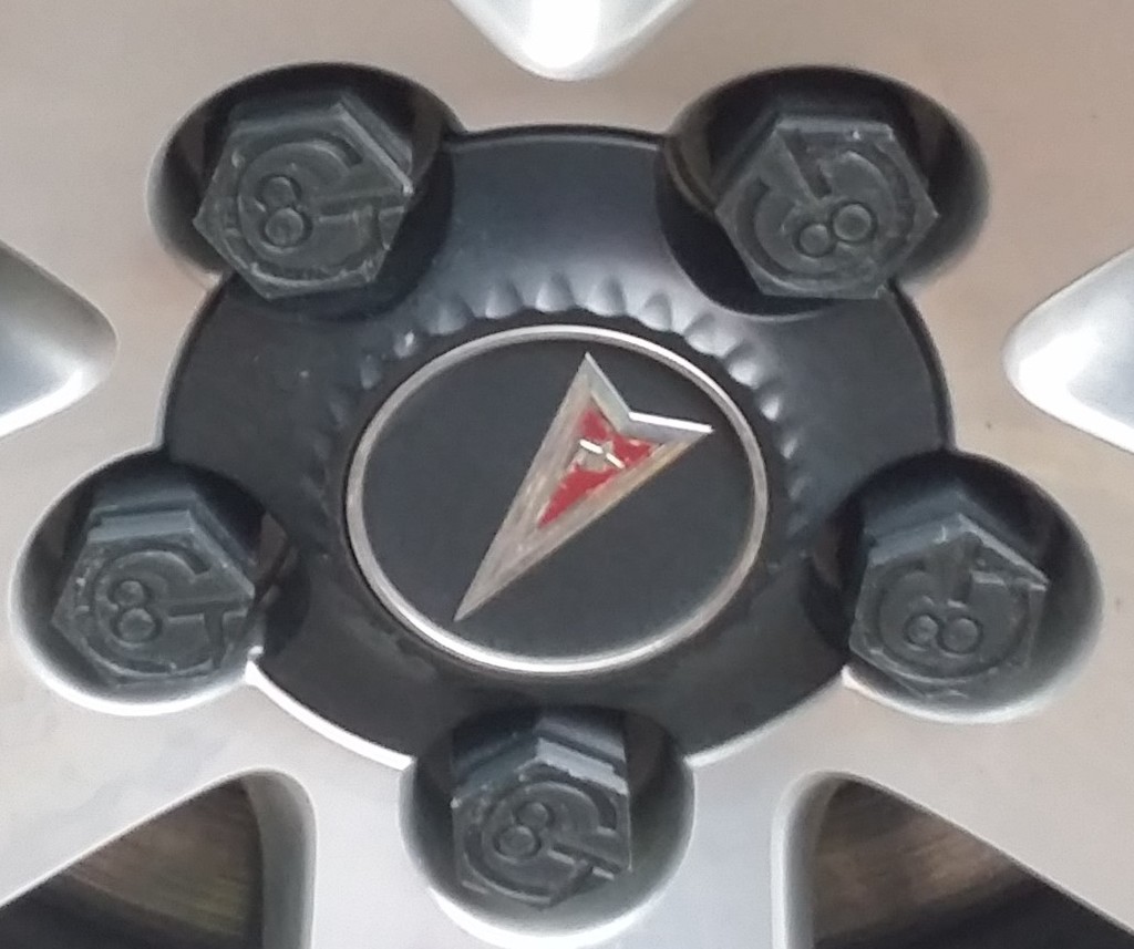 G8 GT Custom Logo Lug Nut Covers by MendingThings Download free STL