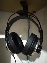 Headphone hanger