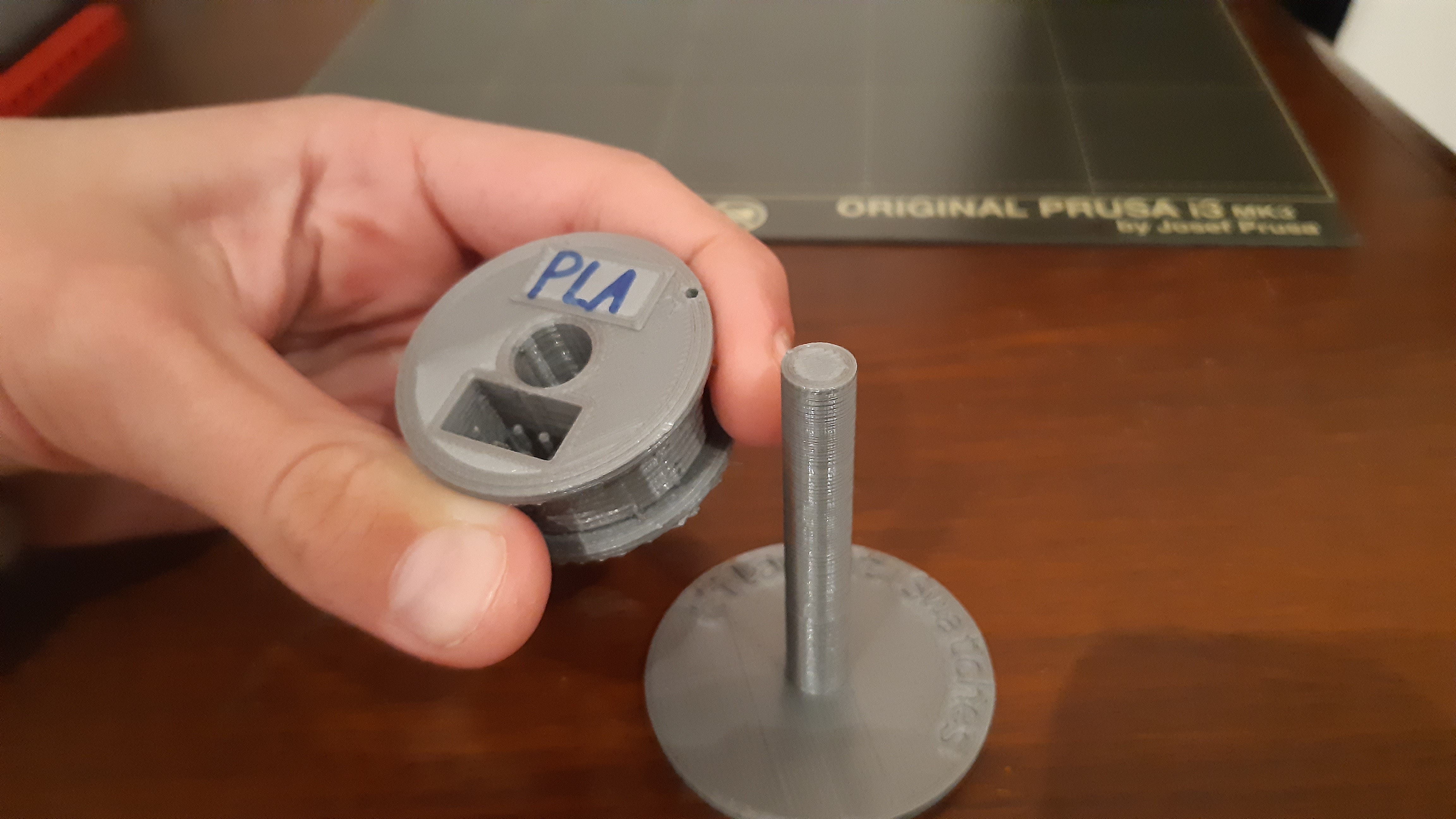 Filament Swatch With Basic Test And Stand
