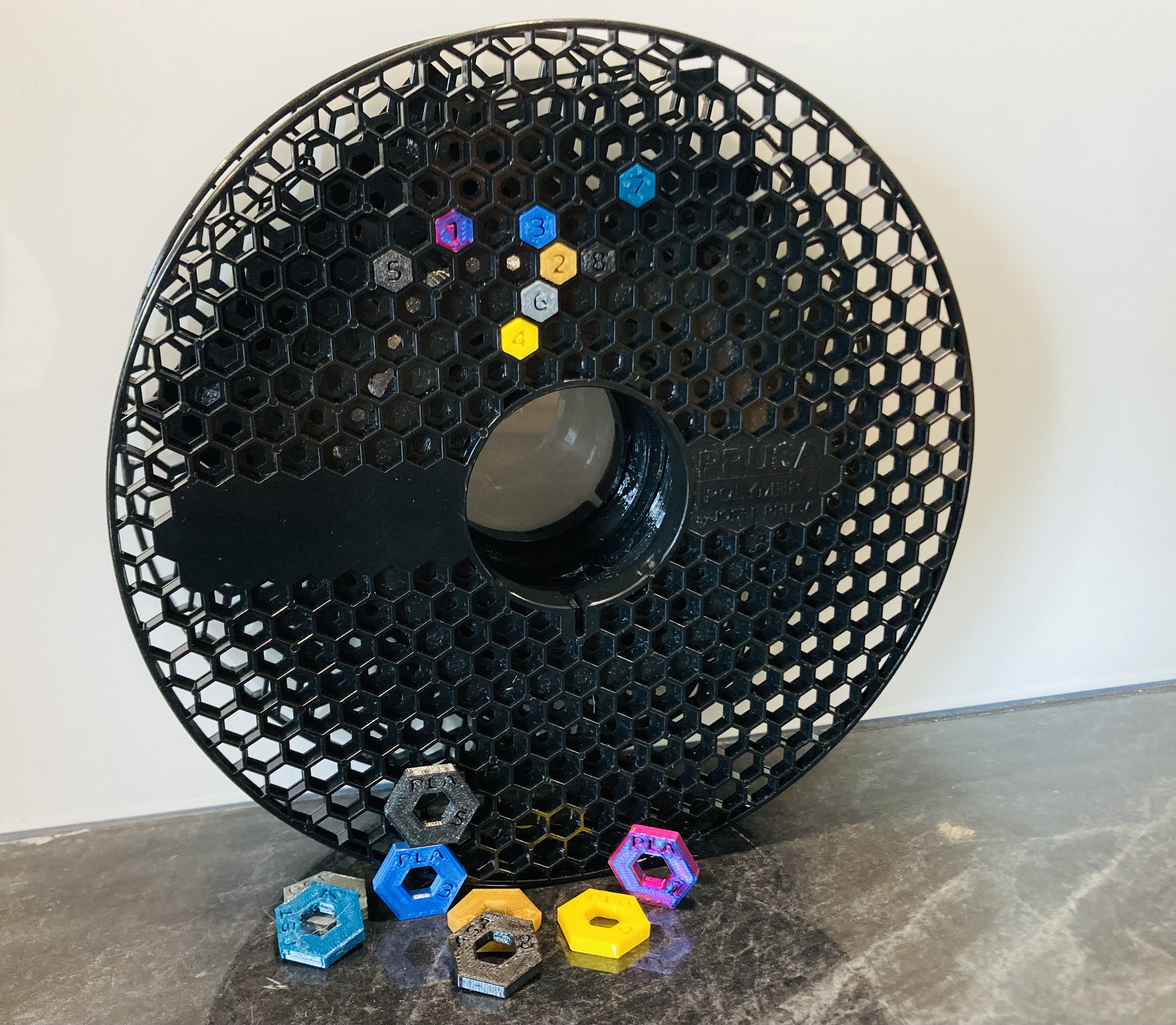 Simple Filament Sample stored on Prusament Spules