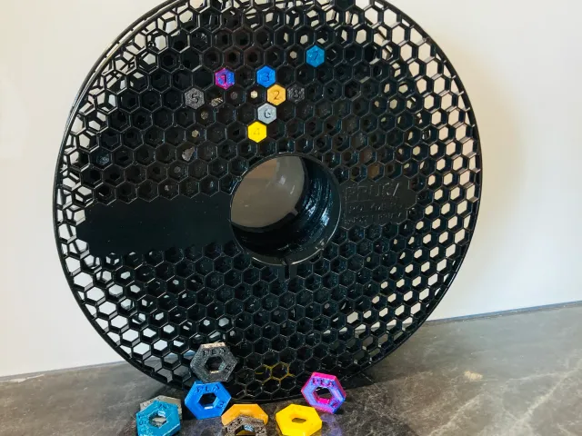 Simple Filament Sample stored on Prusament Spules