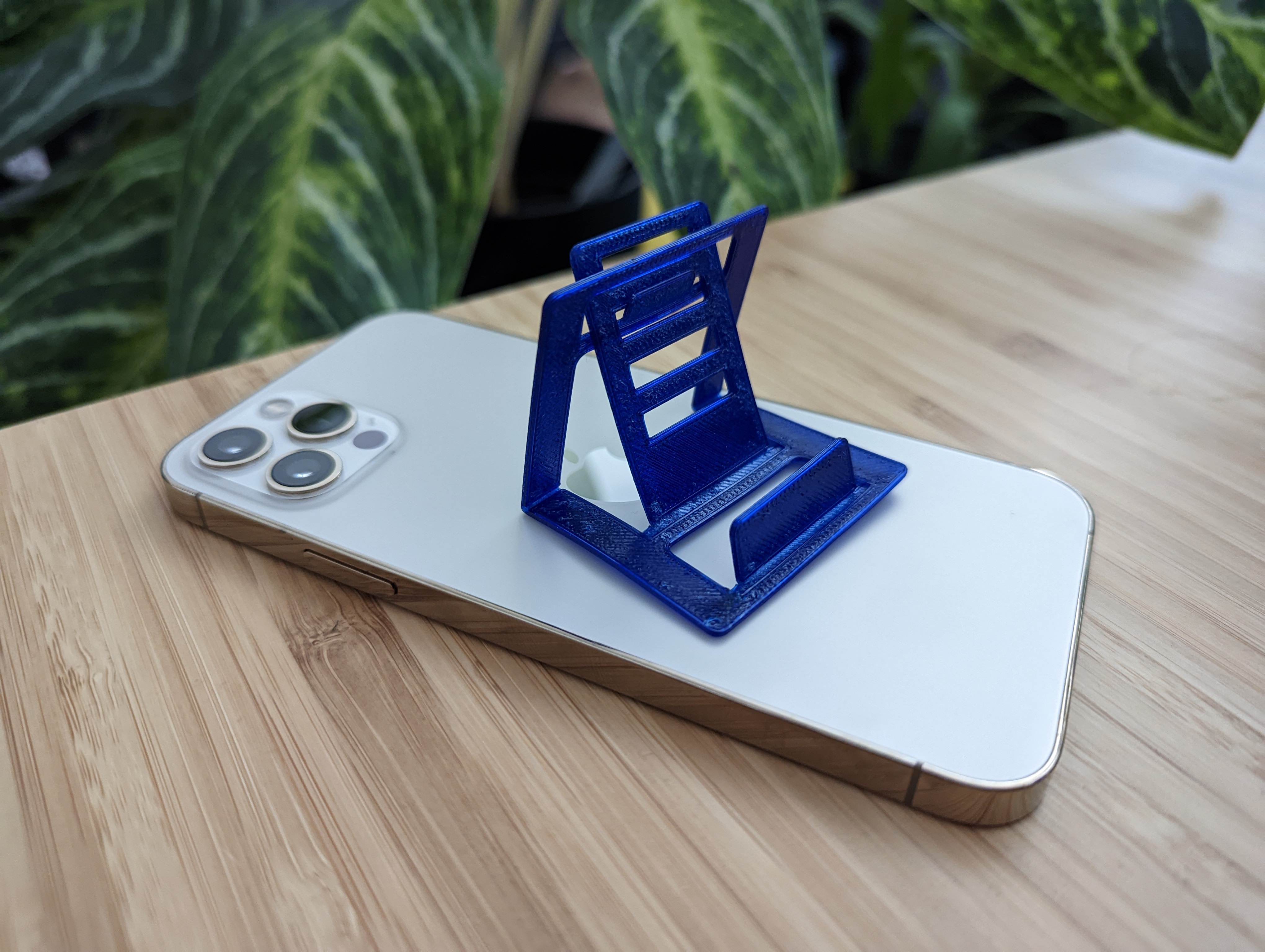 Folding pocket phone stand