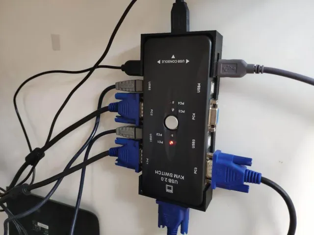 VGA + USB x4 / x2 KVM Swtich Vertical Holder