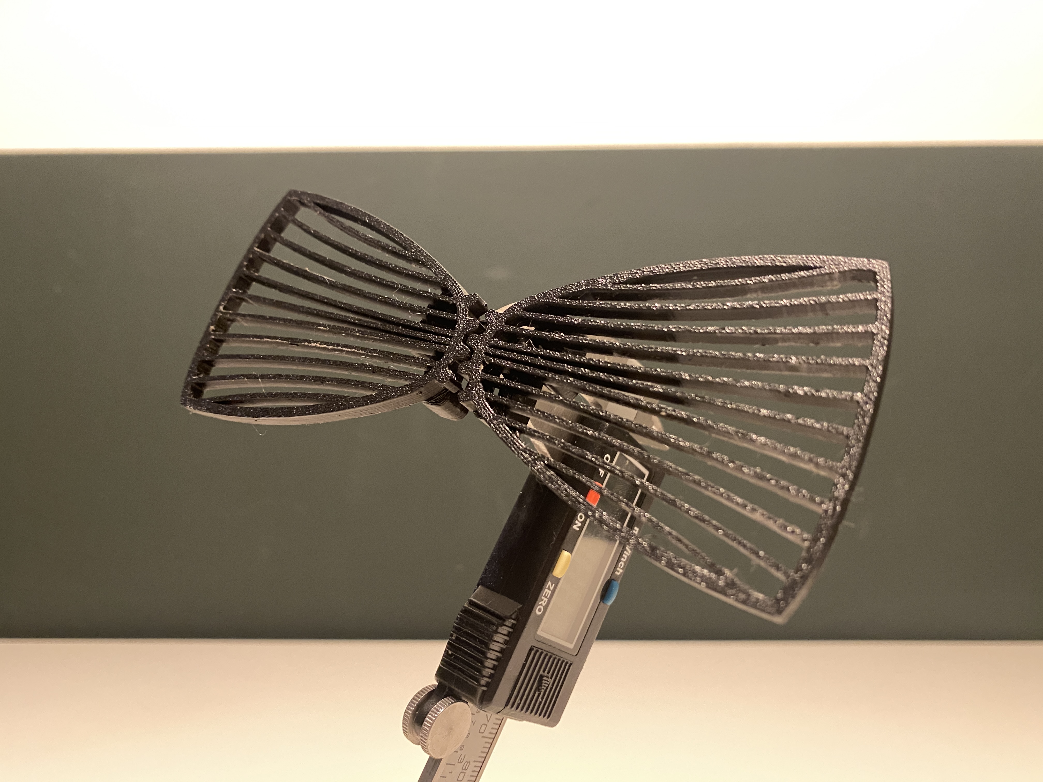 Miniatura 2 do modelo 3D Geared Bow Tie