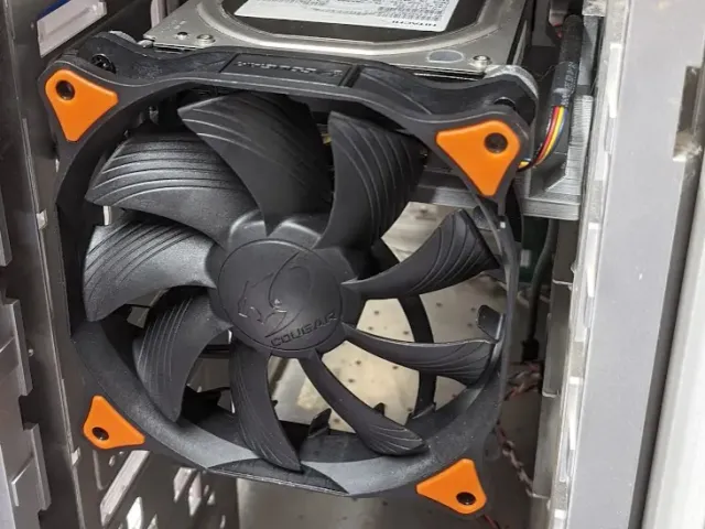 Hard drive bay adapter - 3.5" drive to 5.25" bay