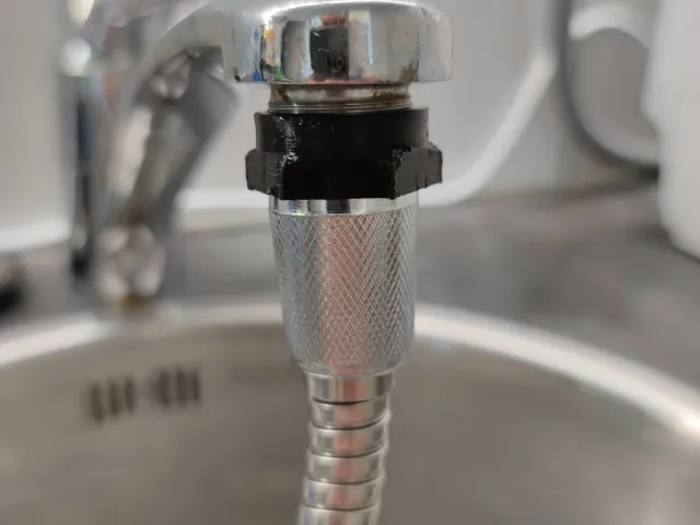 Faucet to showerhose adapter