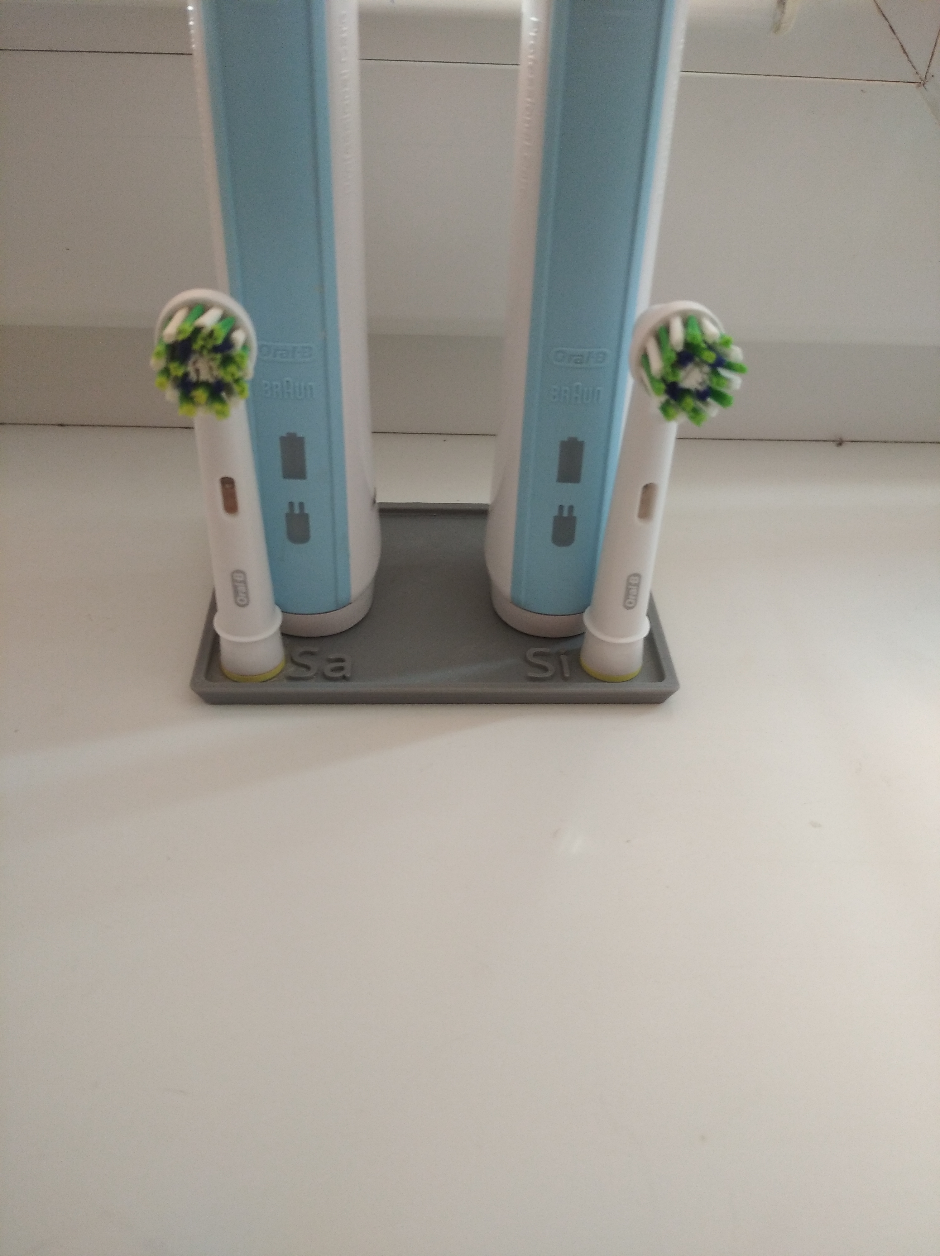 Oral-B Toothbrush Stand | body + brush |