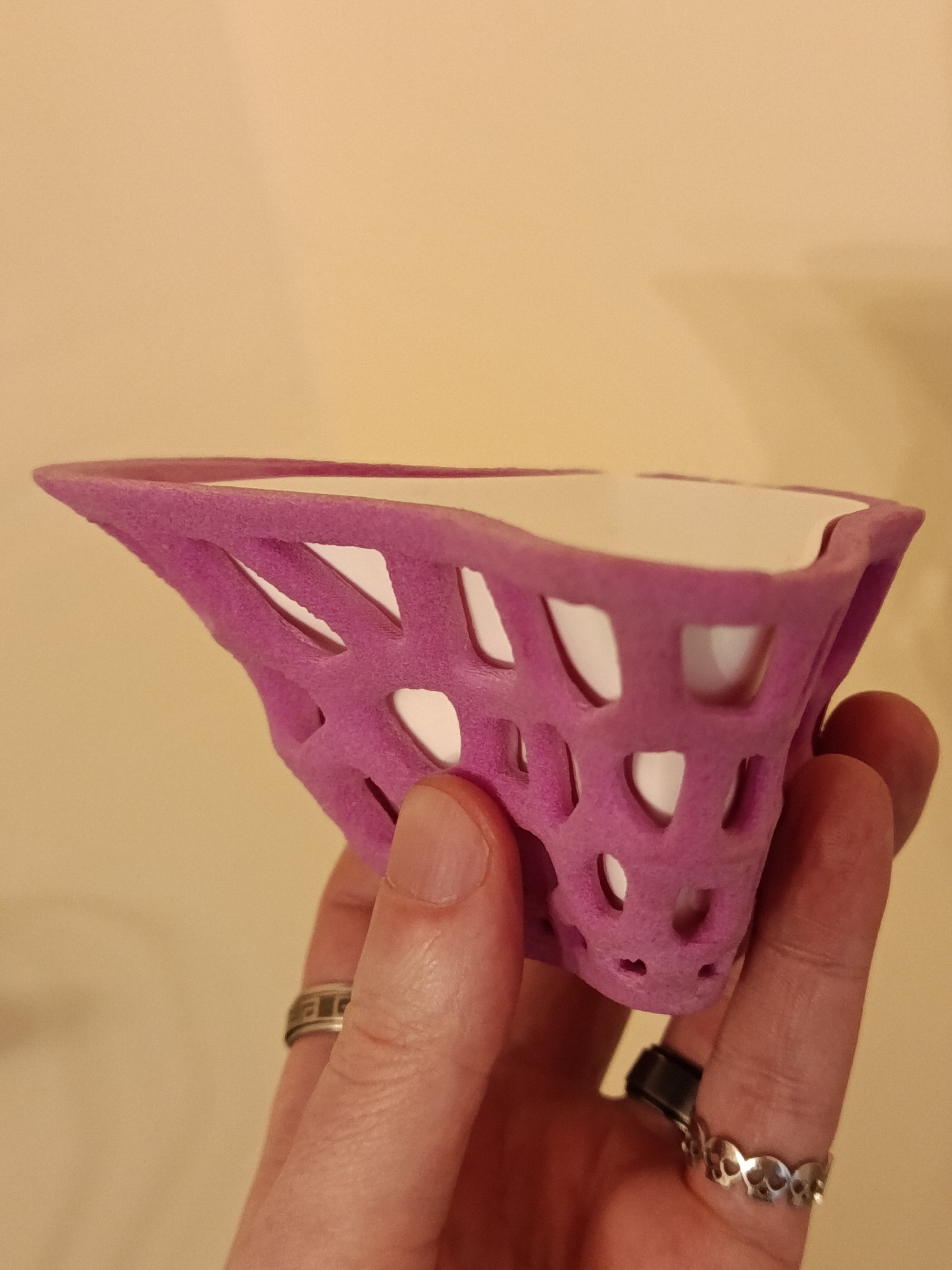 Voronoi vase with watertight insert