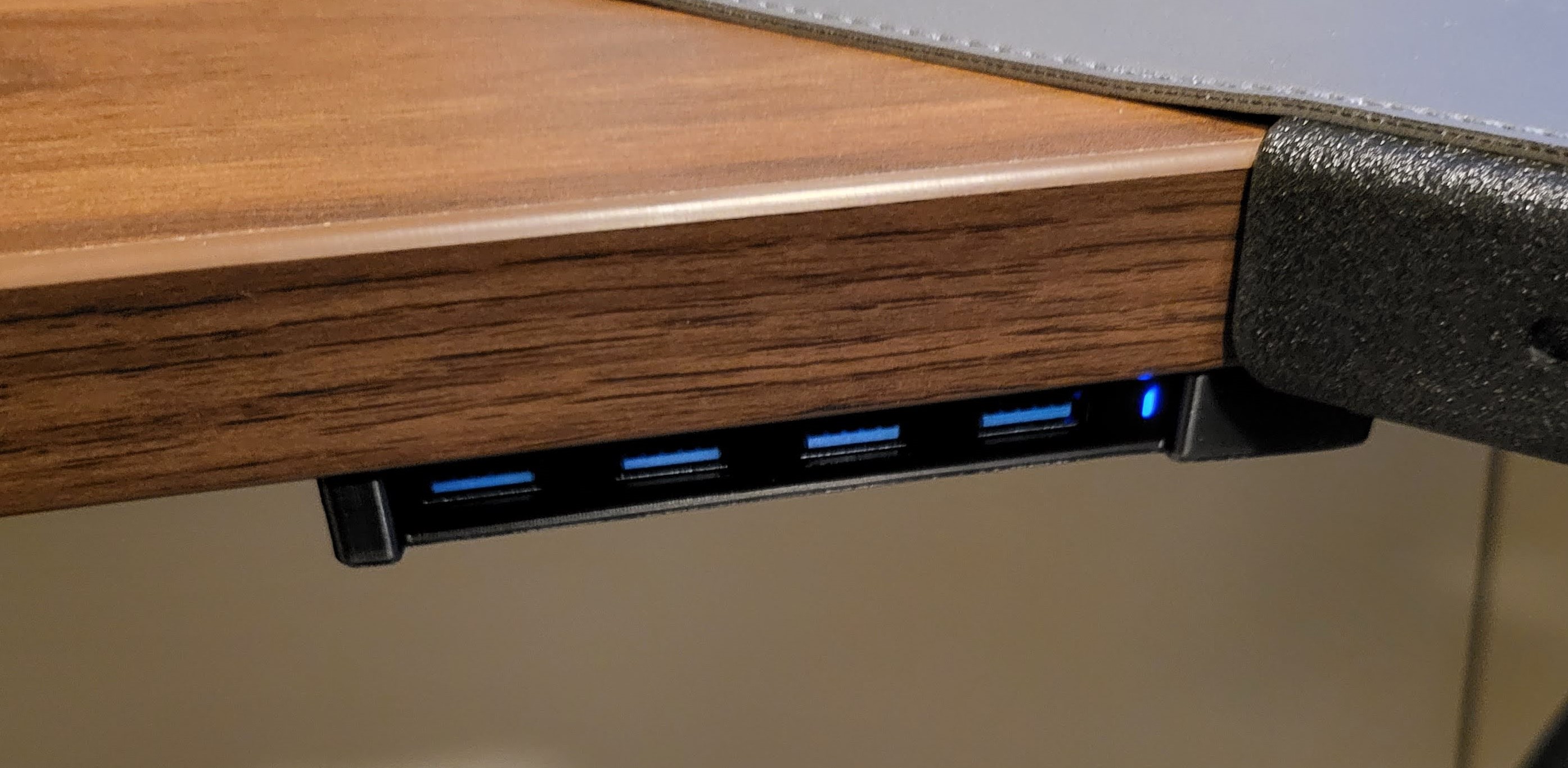 Anker 4 Port Ultra Slim USB Hub Under Desk Mount