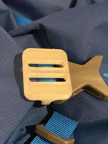 Ice axe/hammer clip