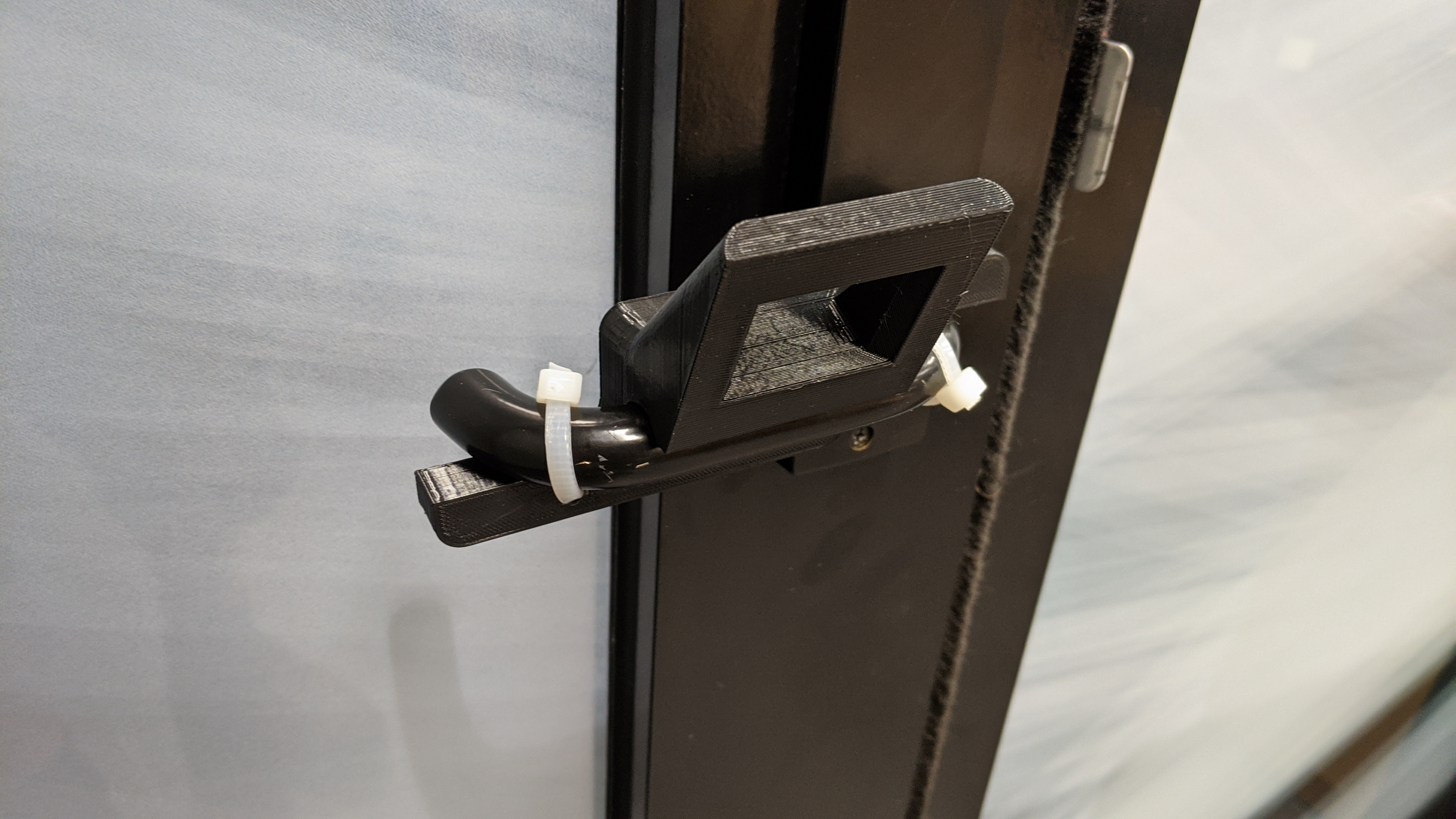 Handsfree door handle attachment by Arctus Download free STL model