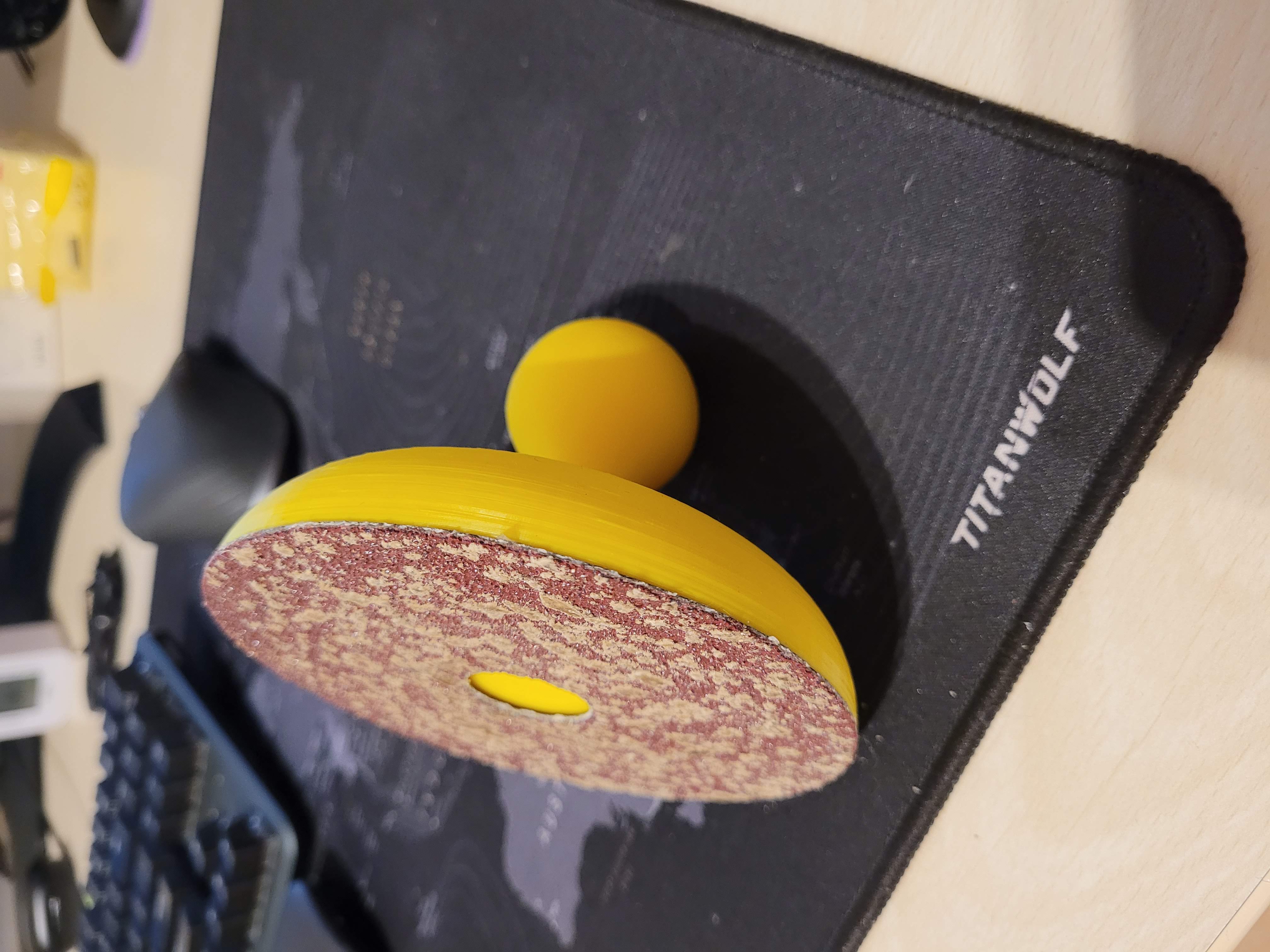 Simple circular sandpaper holder (116mm diameter)