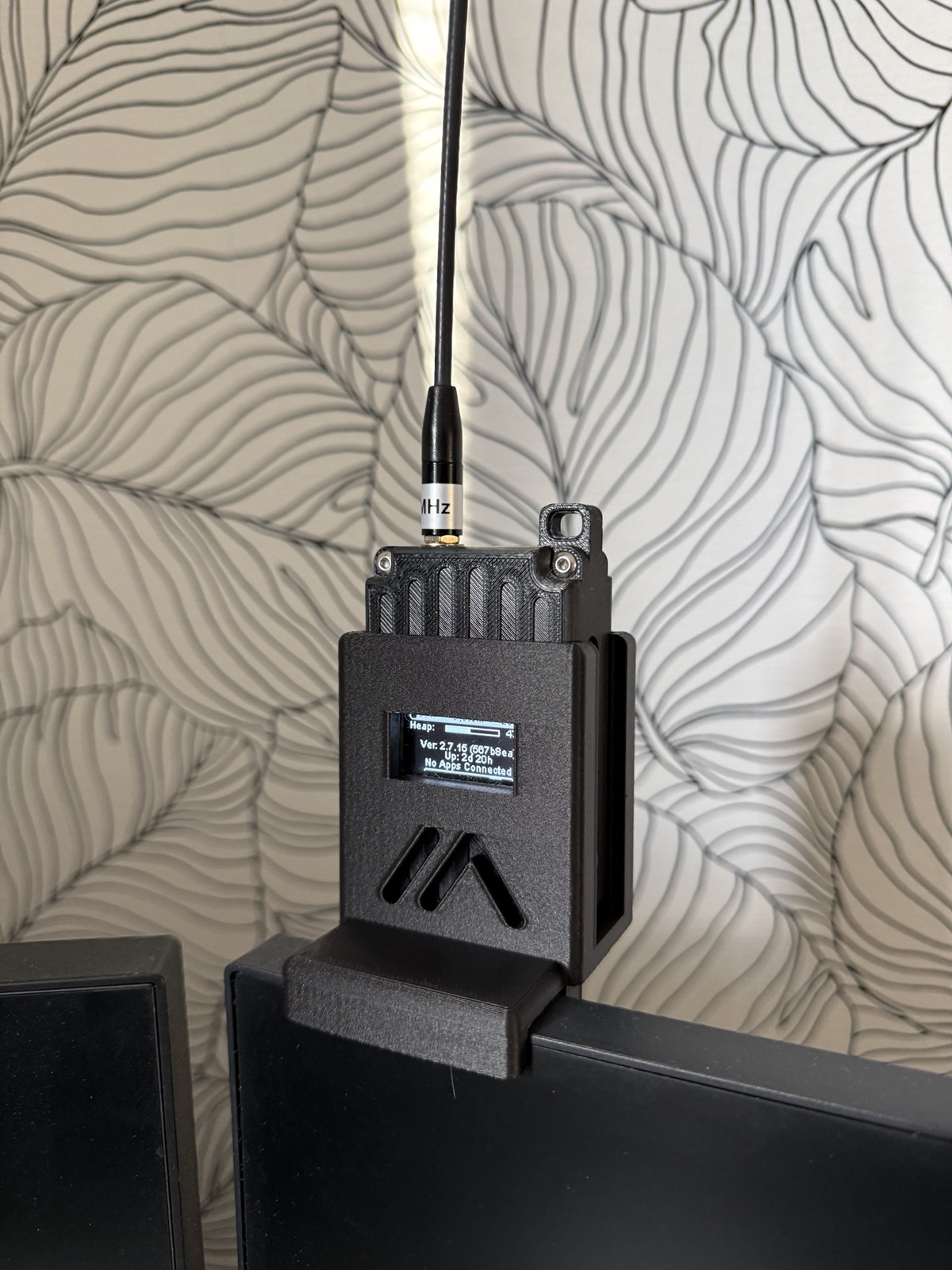 RAK4631 WisMesh Pocket V2 PC monitor holder