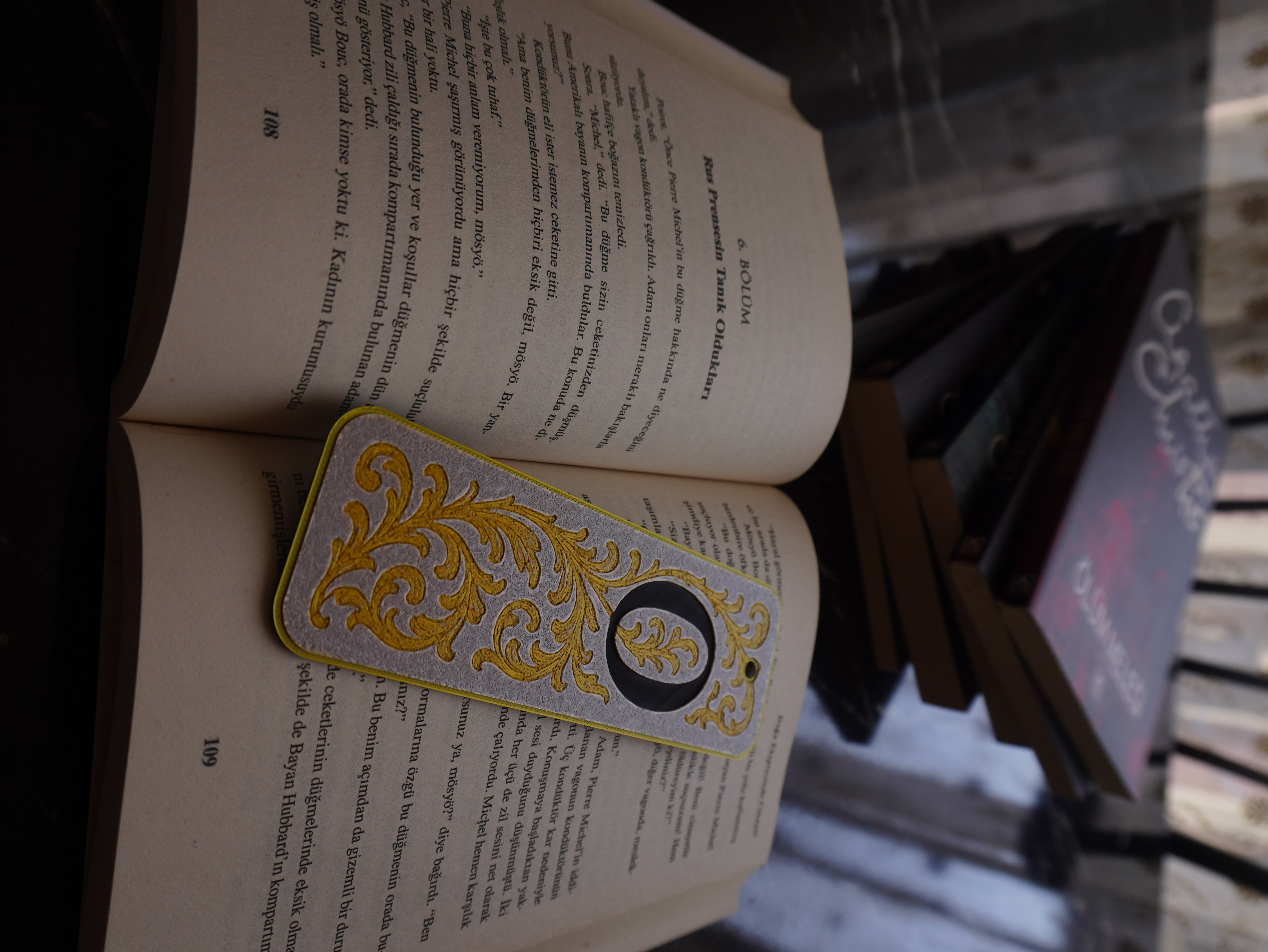 Elegant Monogram Bookmark – Letter O