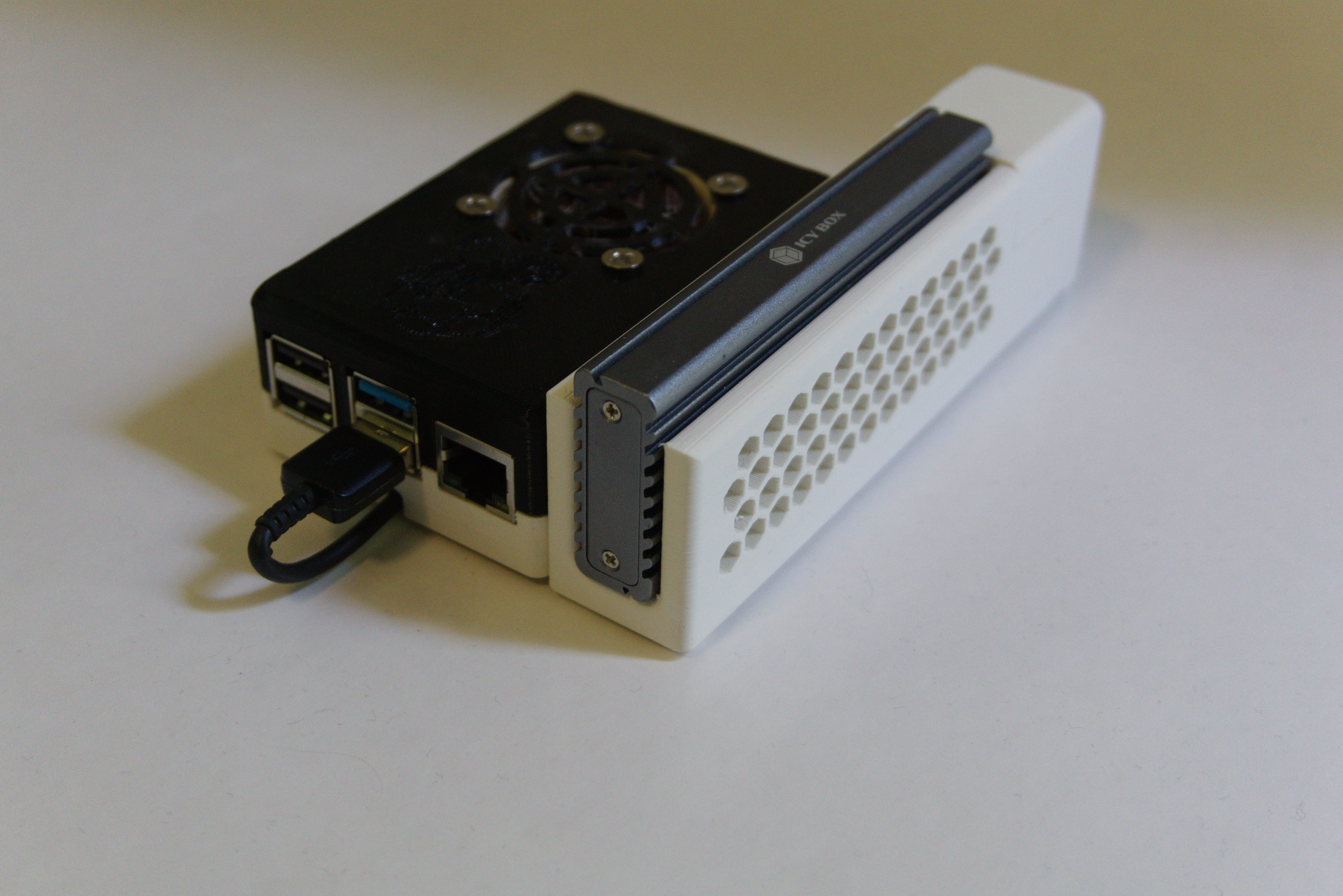 Raspberry Pi 4 Nas case (modular)