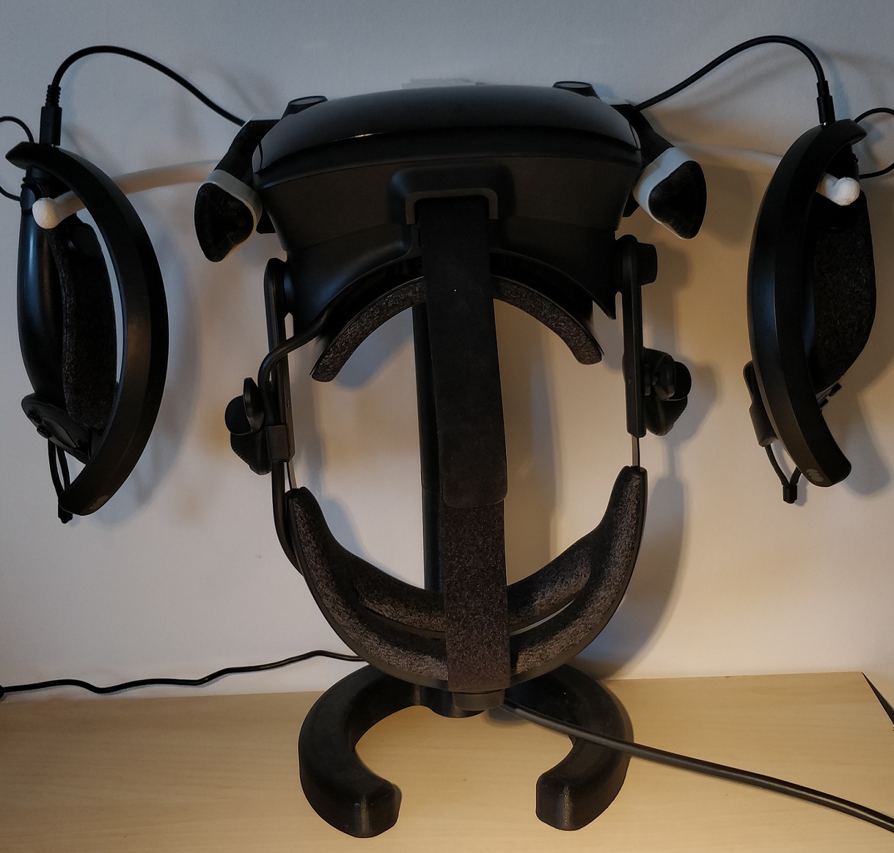 Valve index stand for hmd and knuckles by bugsquanch | Download