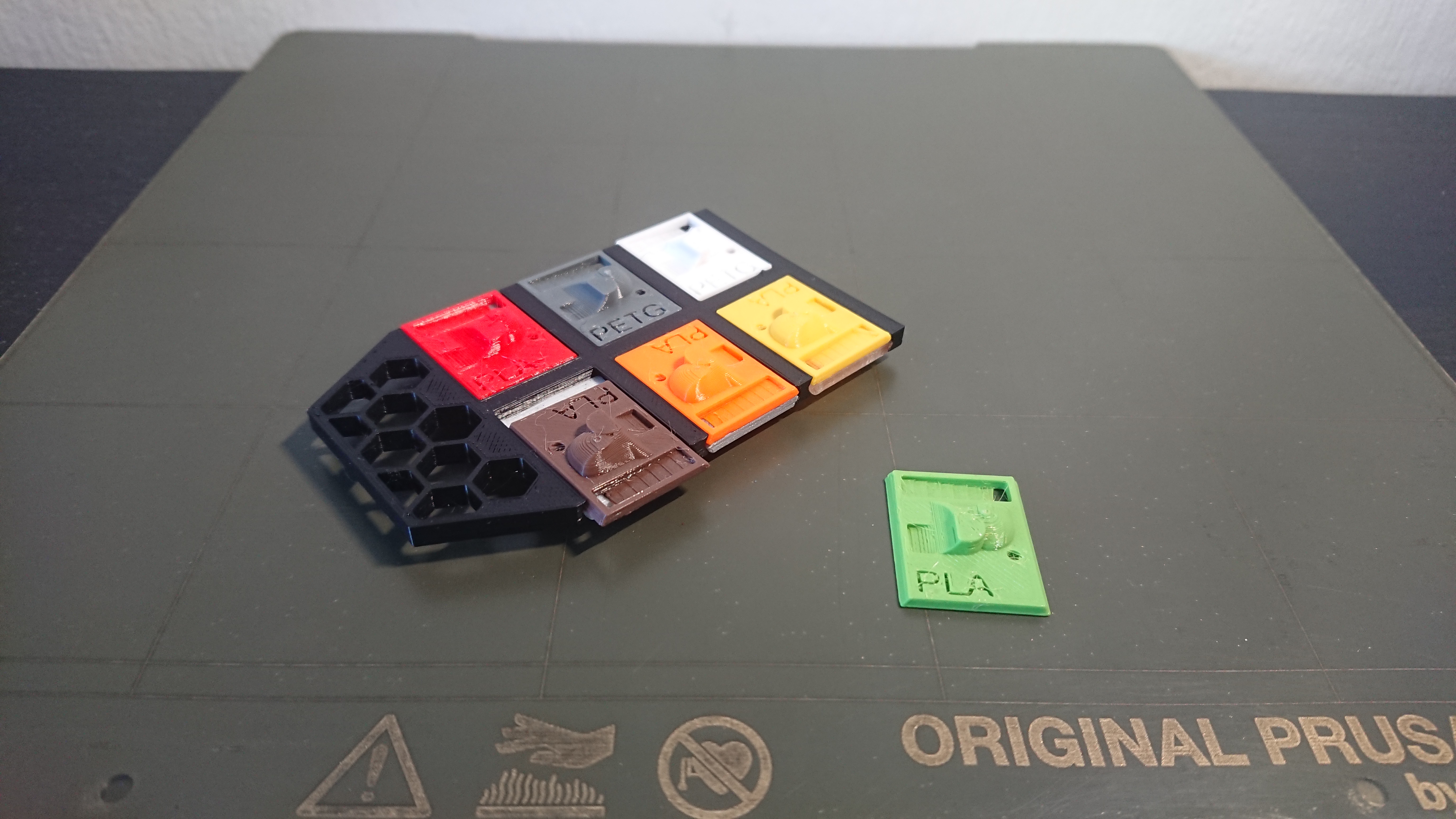 Filament material sampler