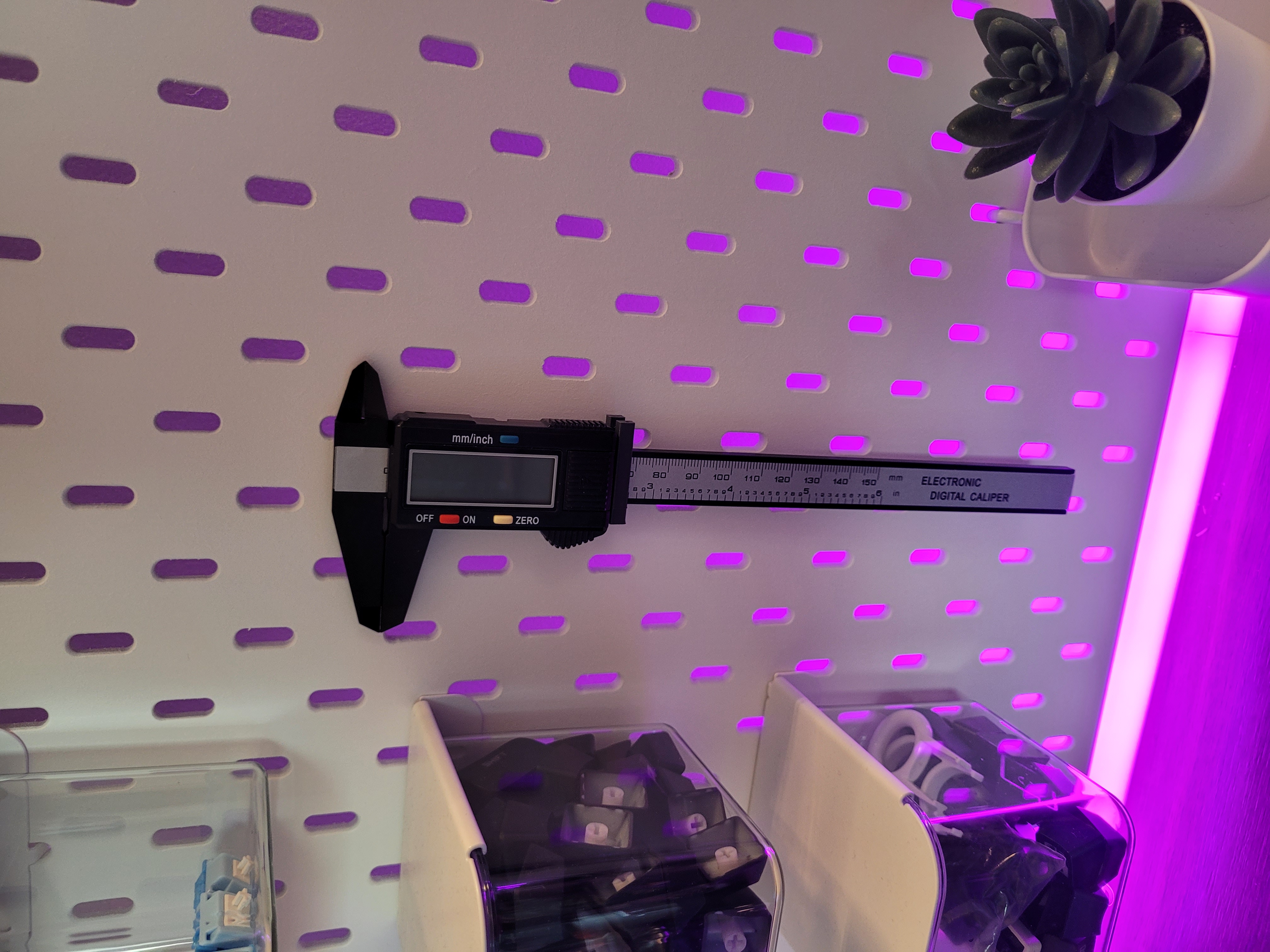 pegboard/Skadis caliper holder