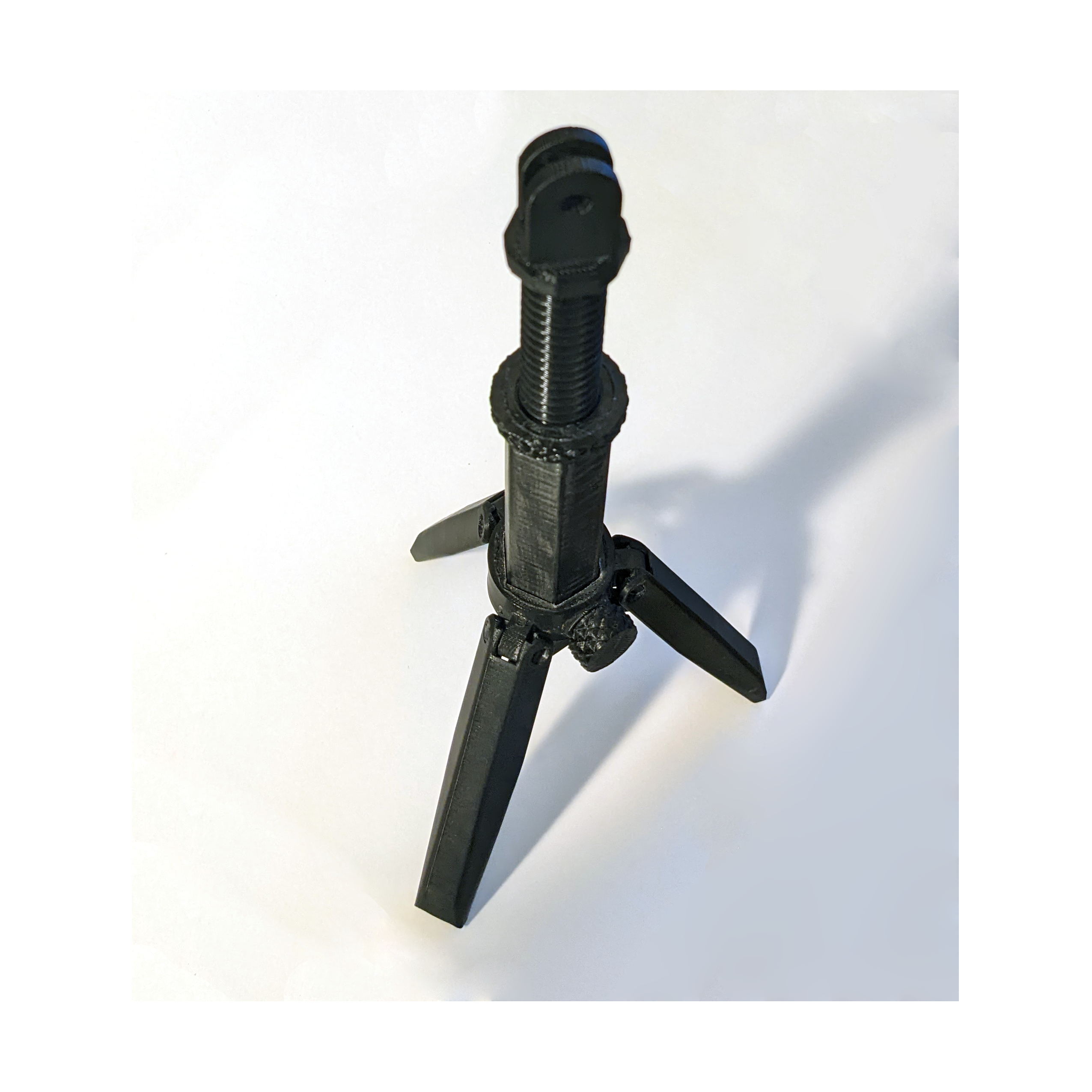 MULTI-USE ADJUSTABLE TRIPOD