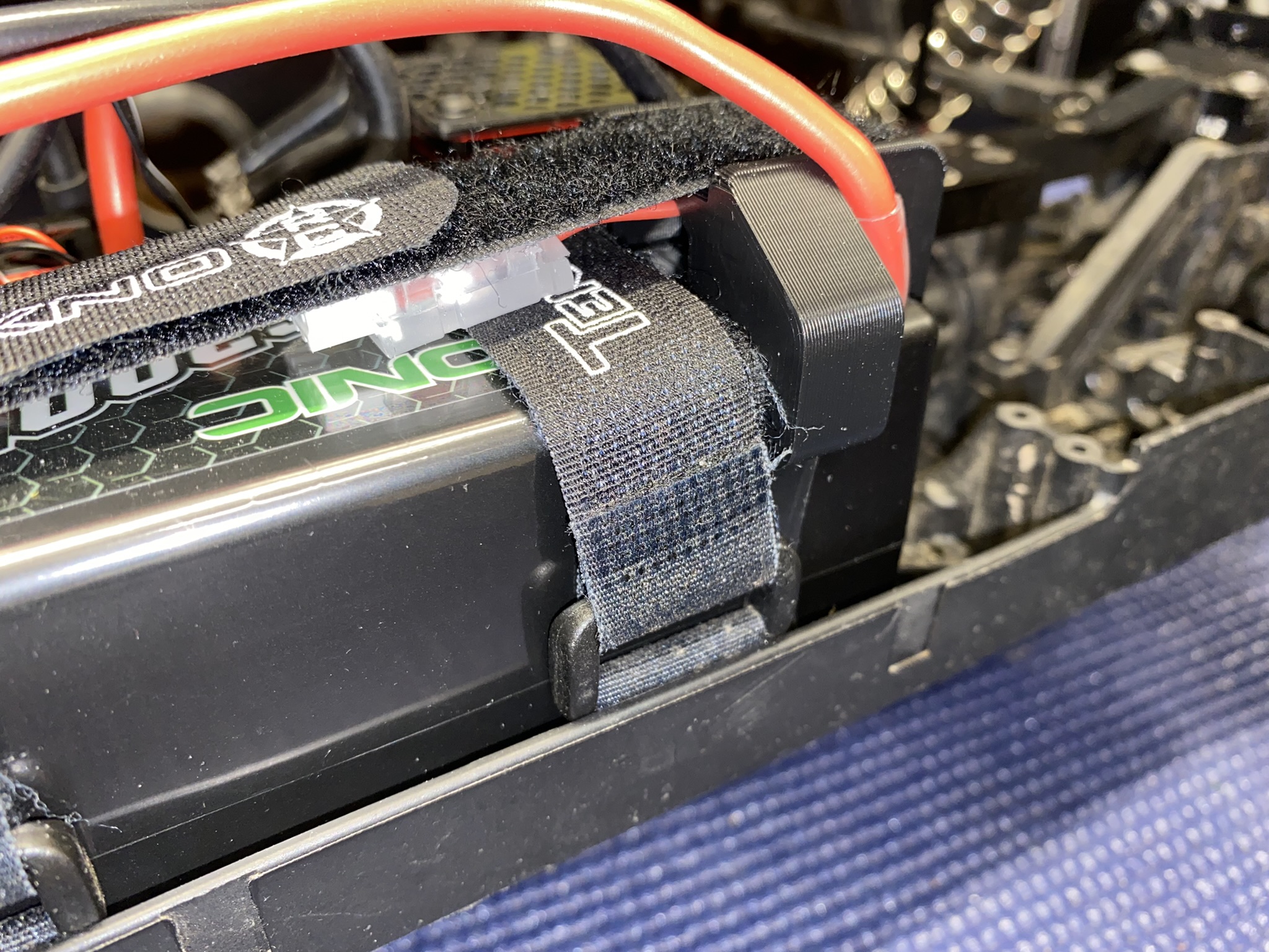 Lipo balance plug protector (when it's in the middle) by Printer