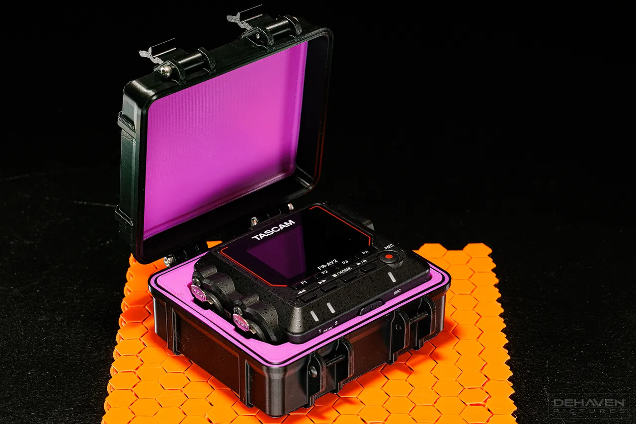 【新同品・おまけ付き】TASCAM FR-AV2+AK-BT2+ケース 新同品・おまけ付き】TASCAM FR-AV2+AK-BT2+ケース TASCAM フィールド