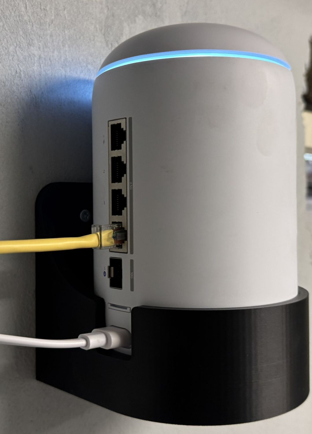 UDR7 wall mount