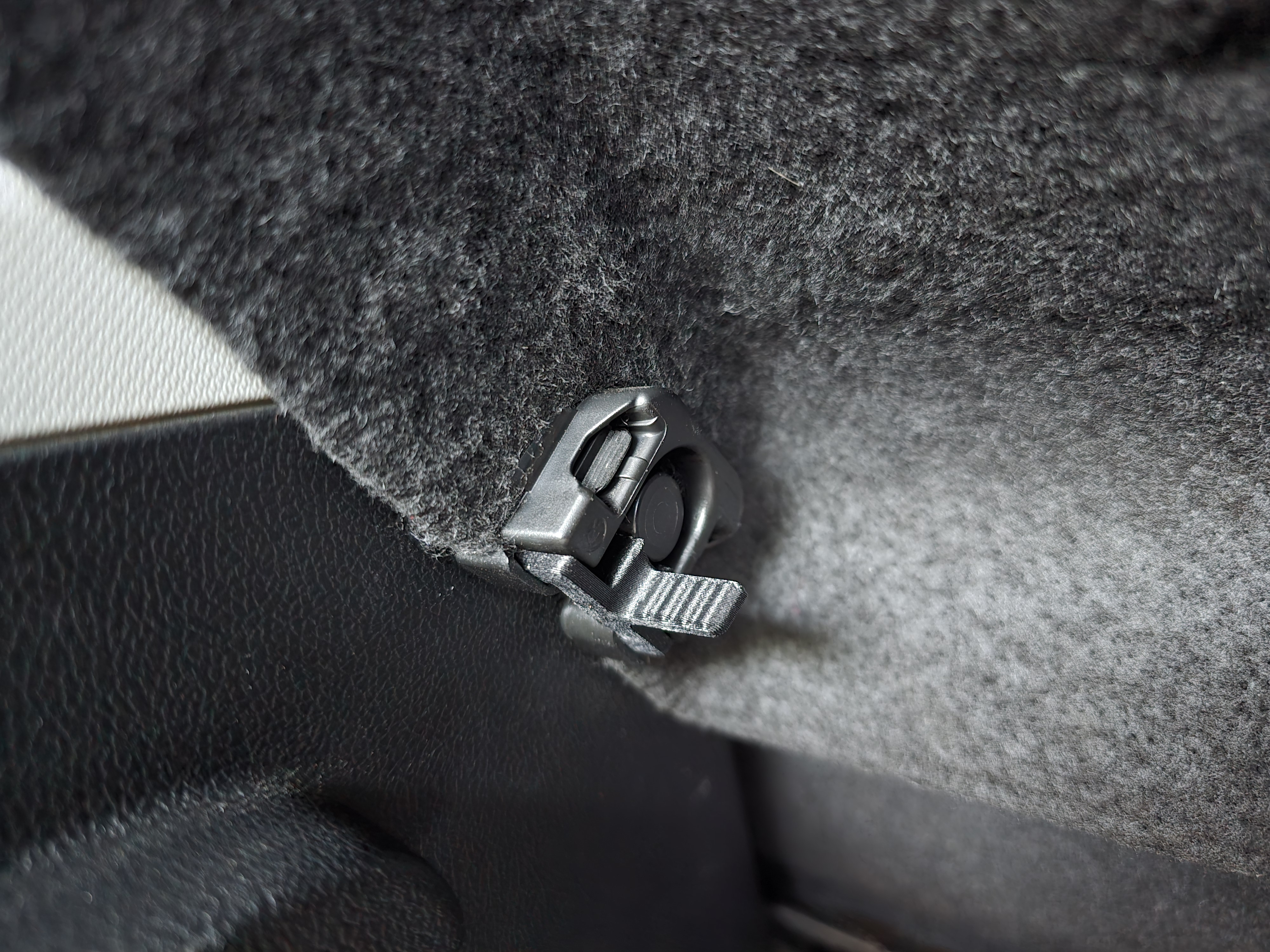 MK4 Ford Focus load cover retaining clip