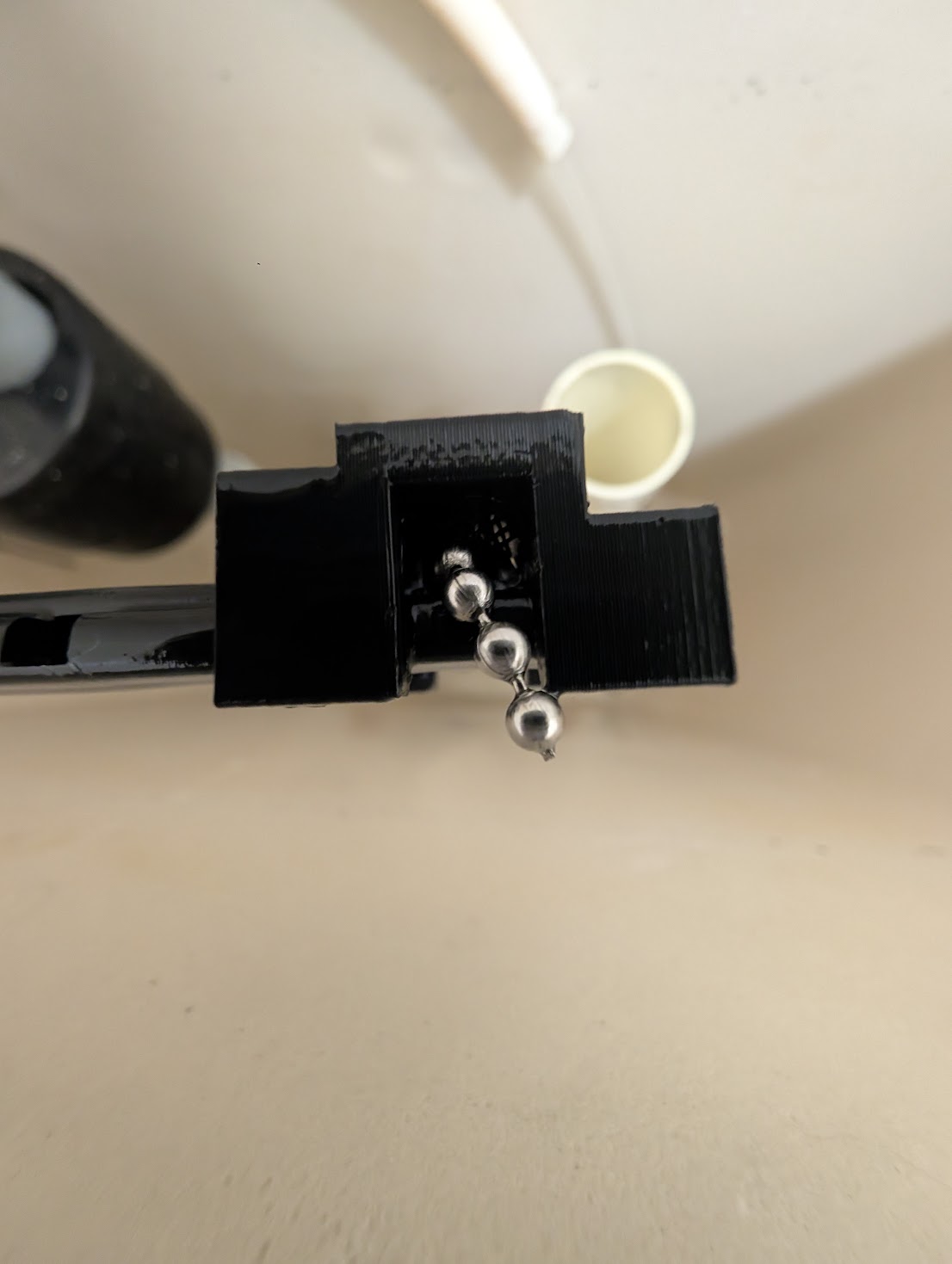Toilet lever chain retaining clip