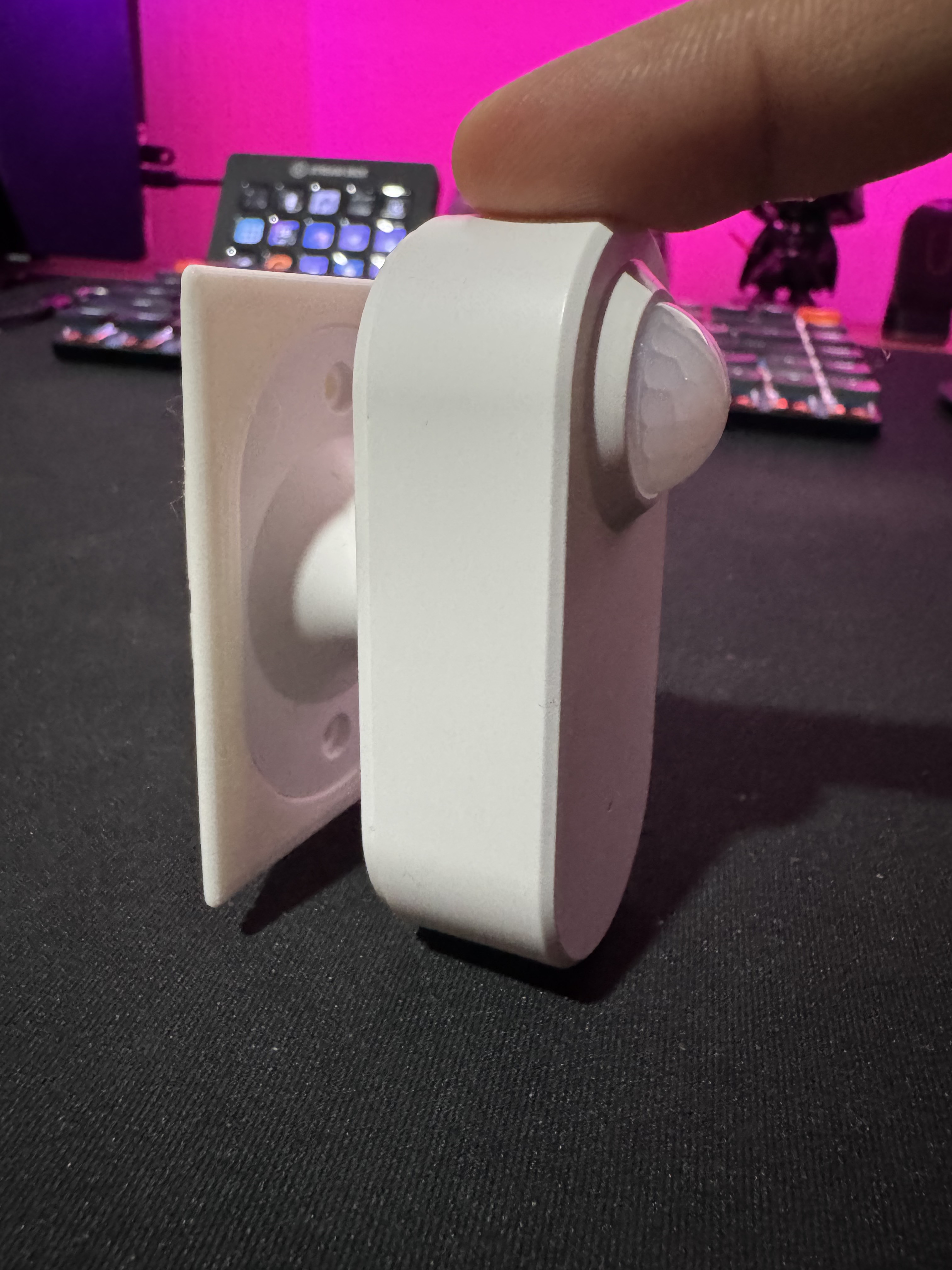 Corner mount for ZG-204ZM with angle