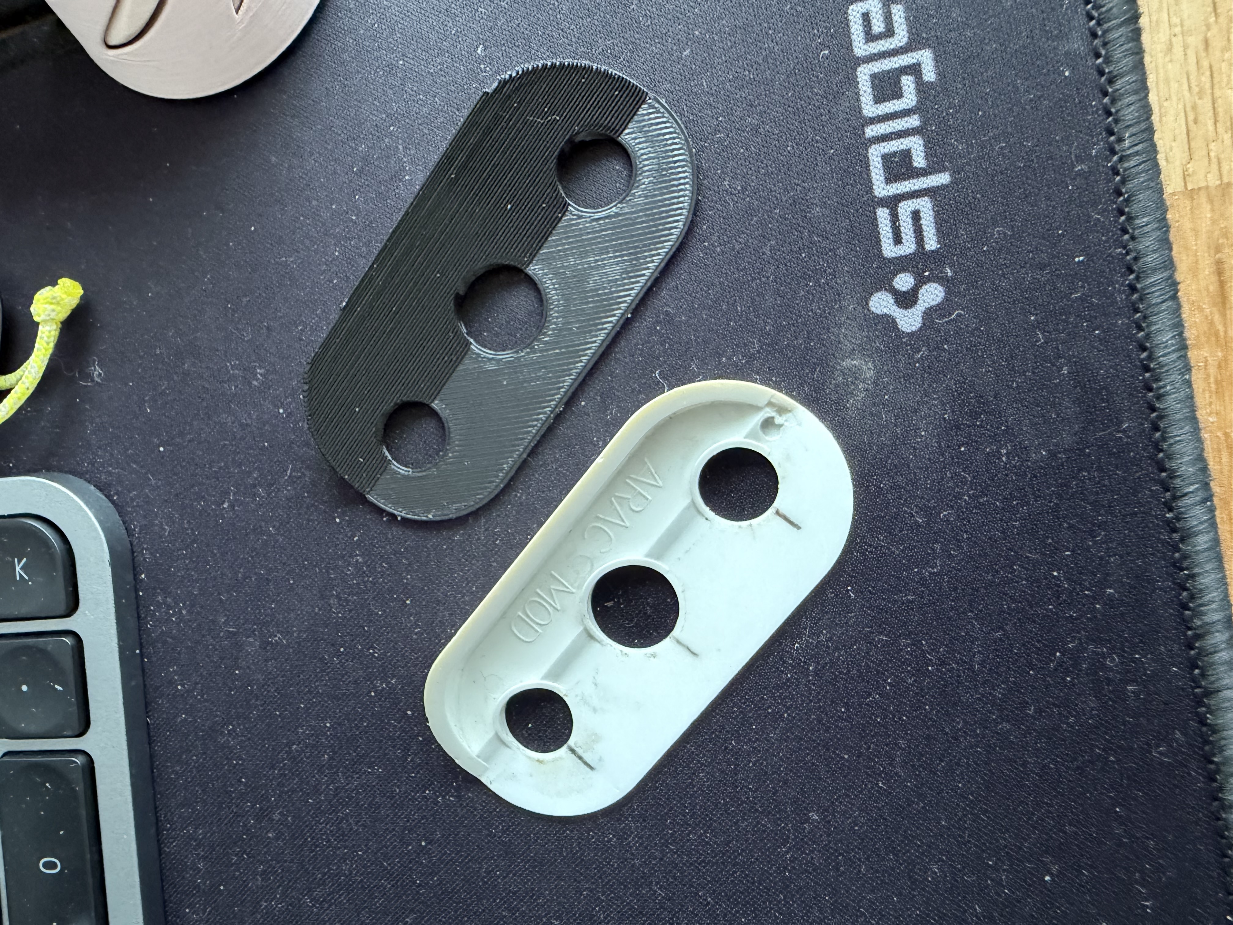 Window handle alignment bracket