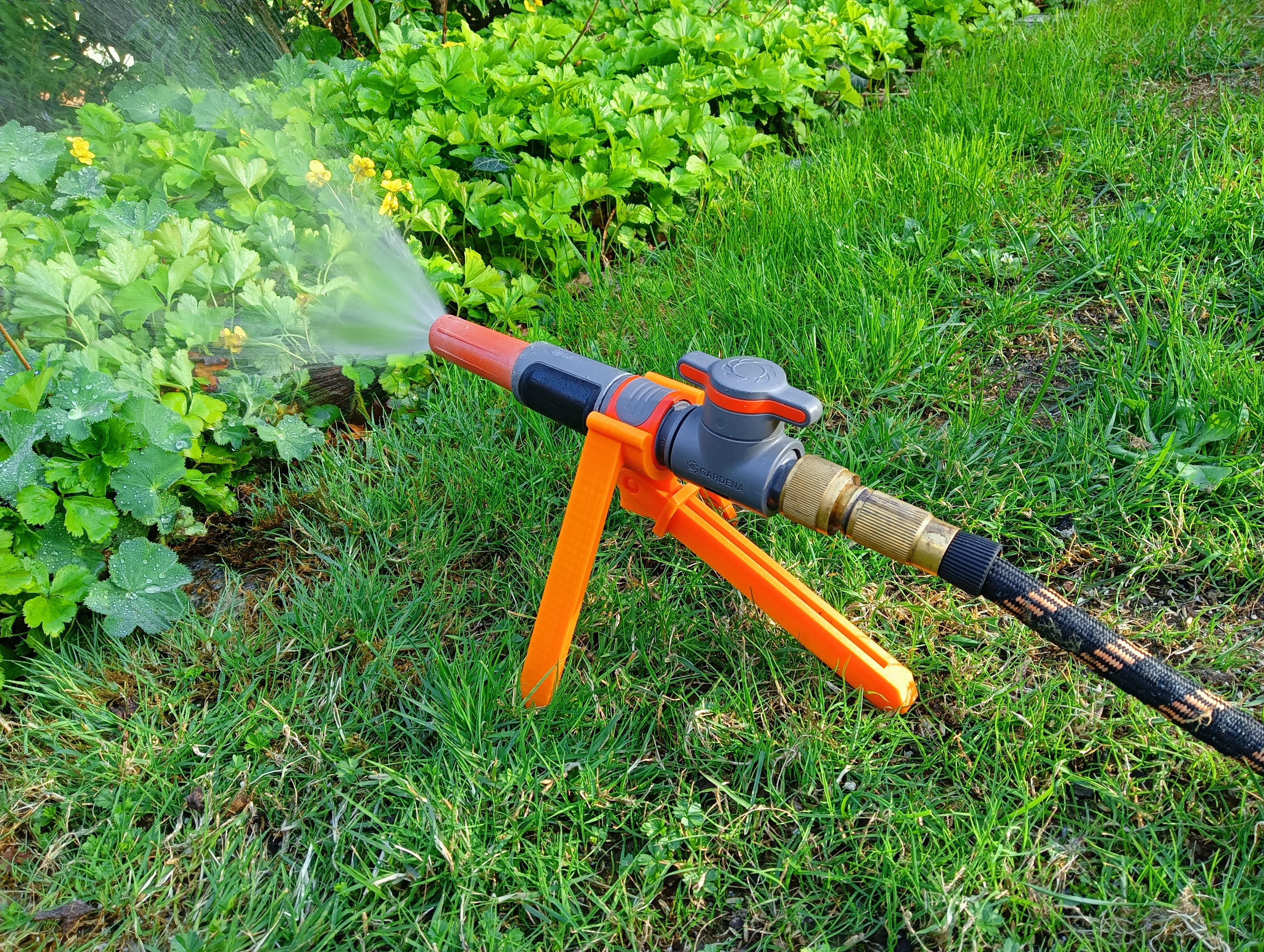 Garden Water Sprayer Holder (adjustable) - Gardena, Fiskars or similar - Irrigation