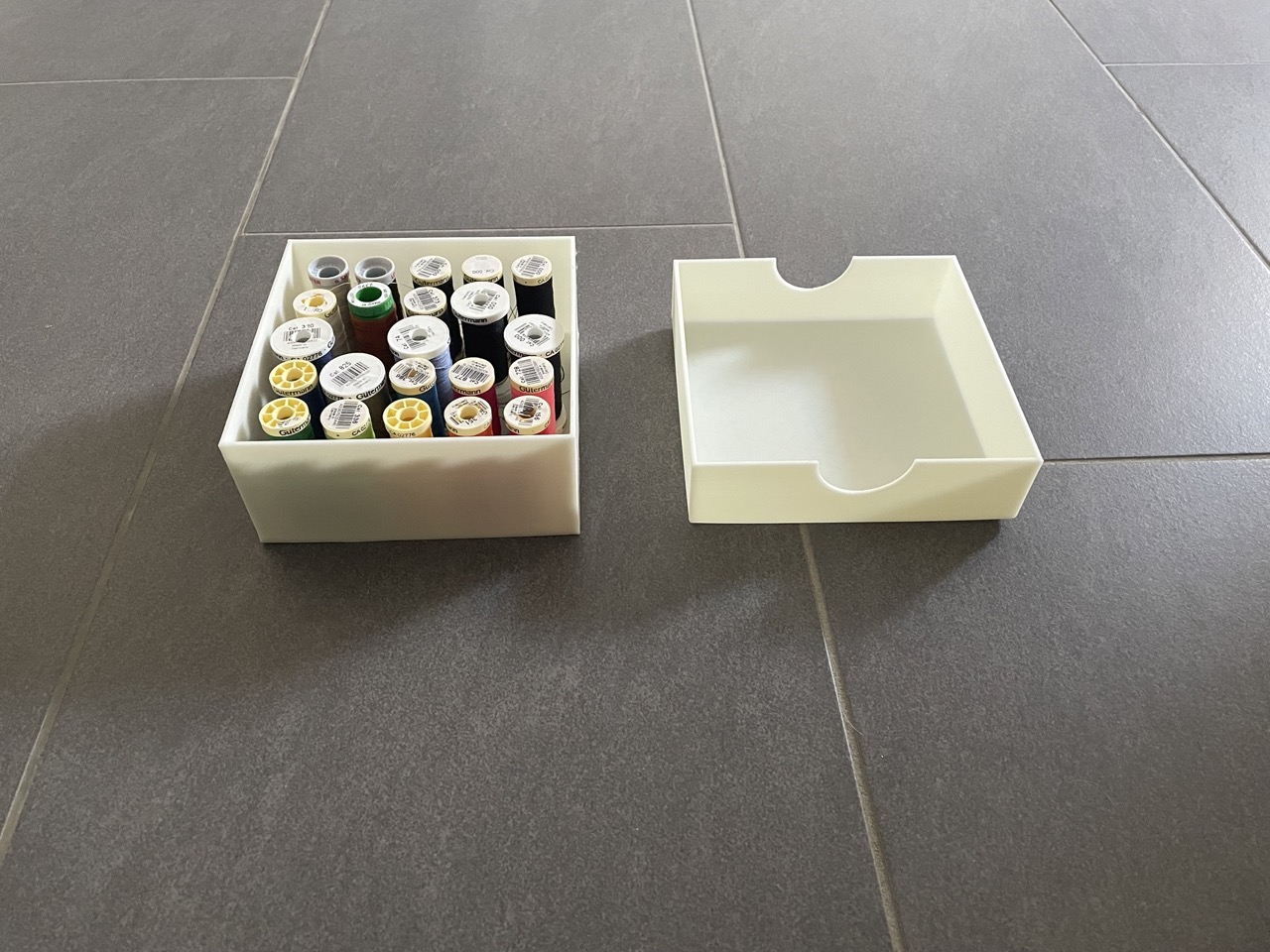 Miniatura 2 do modelo 3D Sewing Thread Spool Box